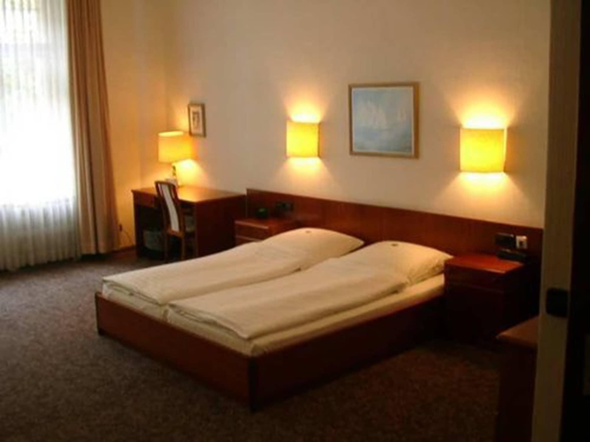 Hotel Kurfürst Am Kurfürstendamm 3*