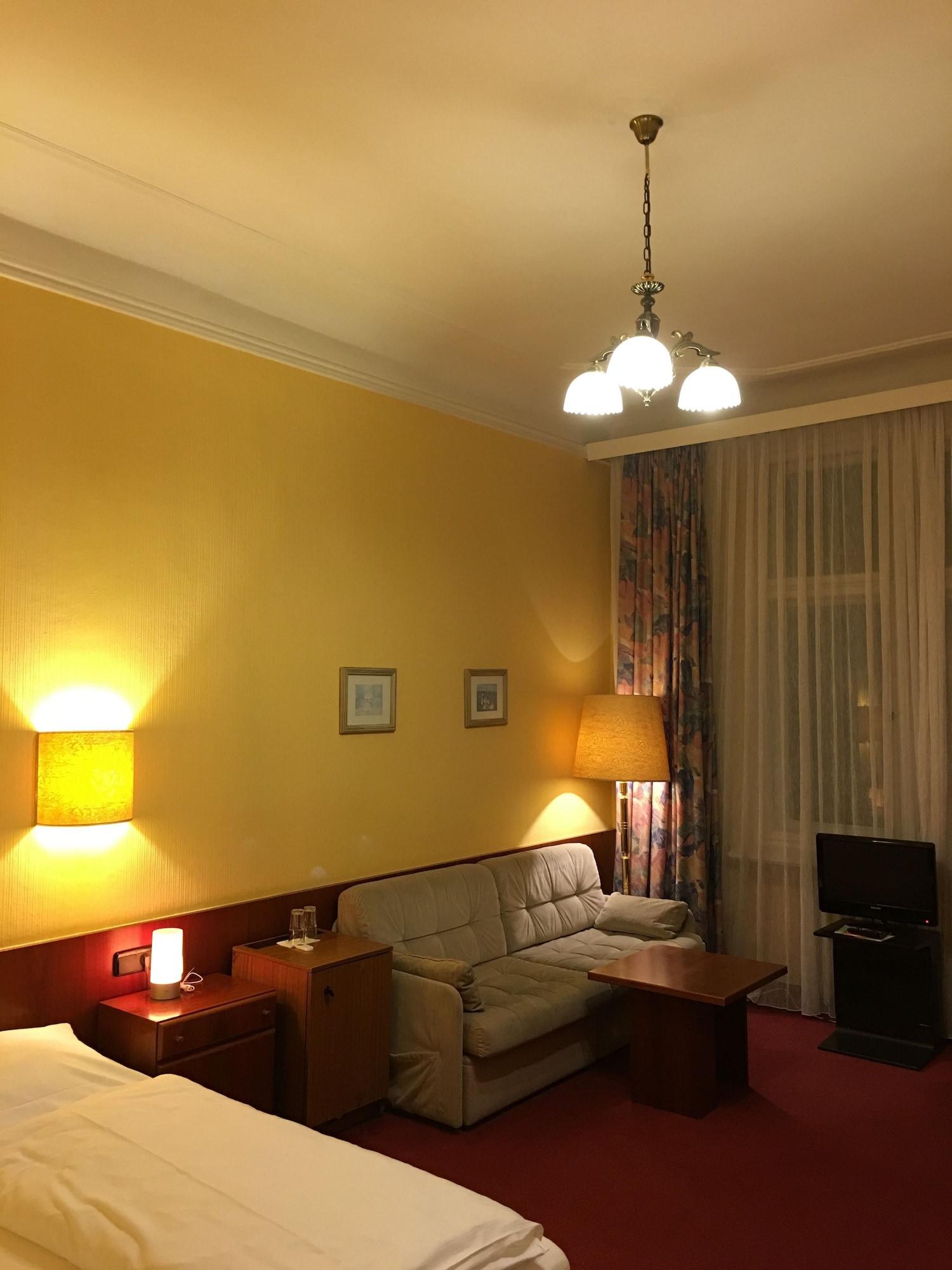 Kurfürst Am Kurfürstendamm Hotel 3*
