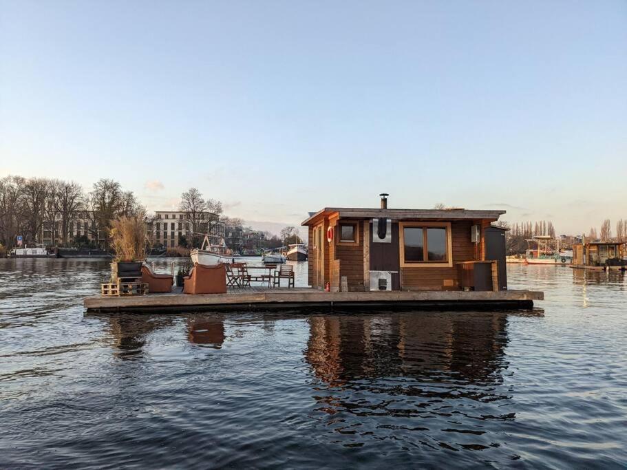 Hausboot Mit Hottub In Båthotell