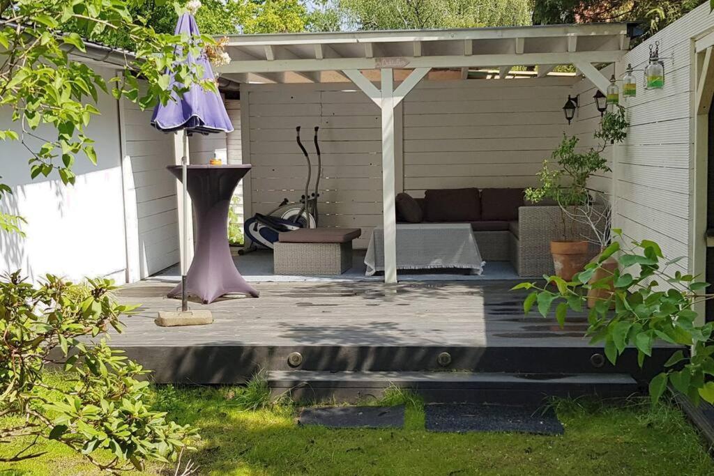 Town-villa, Apartment, Living With Big Sofa Bed , 2 Bedroom, 1kitchen, 1bathroom, 1 Office, 1 Garden Lägenhet