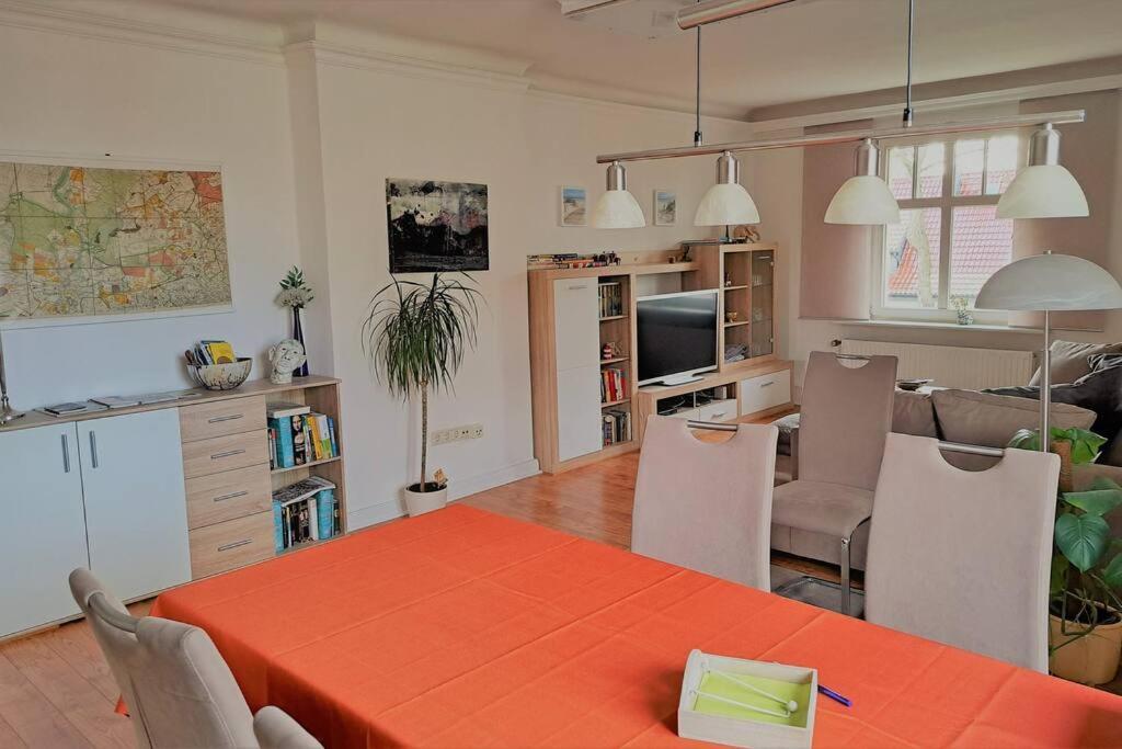 Lägenhet Town-villa, Apartment, Living With Big Sofa Bed , 2 Bedroom, 1kitchen, 1bathroom, 1 Office, 1 Garden *