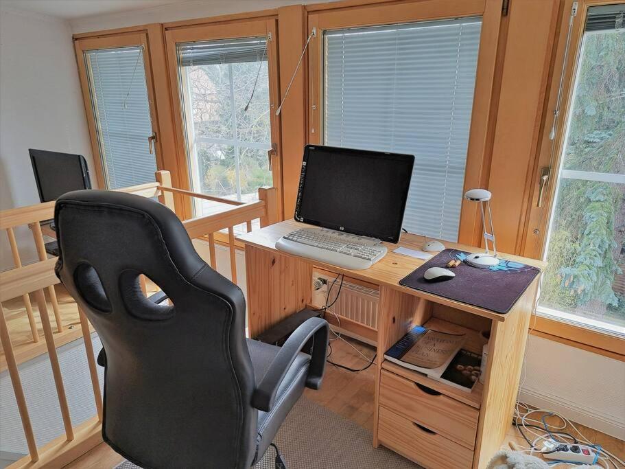Town-villa, Apartment, Living With Big Sofa Bed , 2 Bedroom, 1kitchen, 1bathroom, 1 Office, 1 Garden Lägenhet Berlin