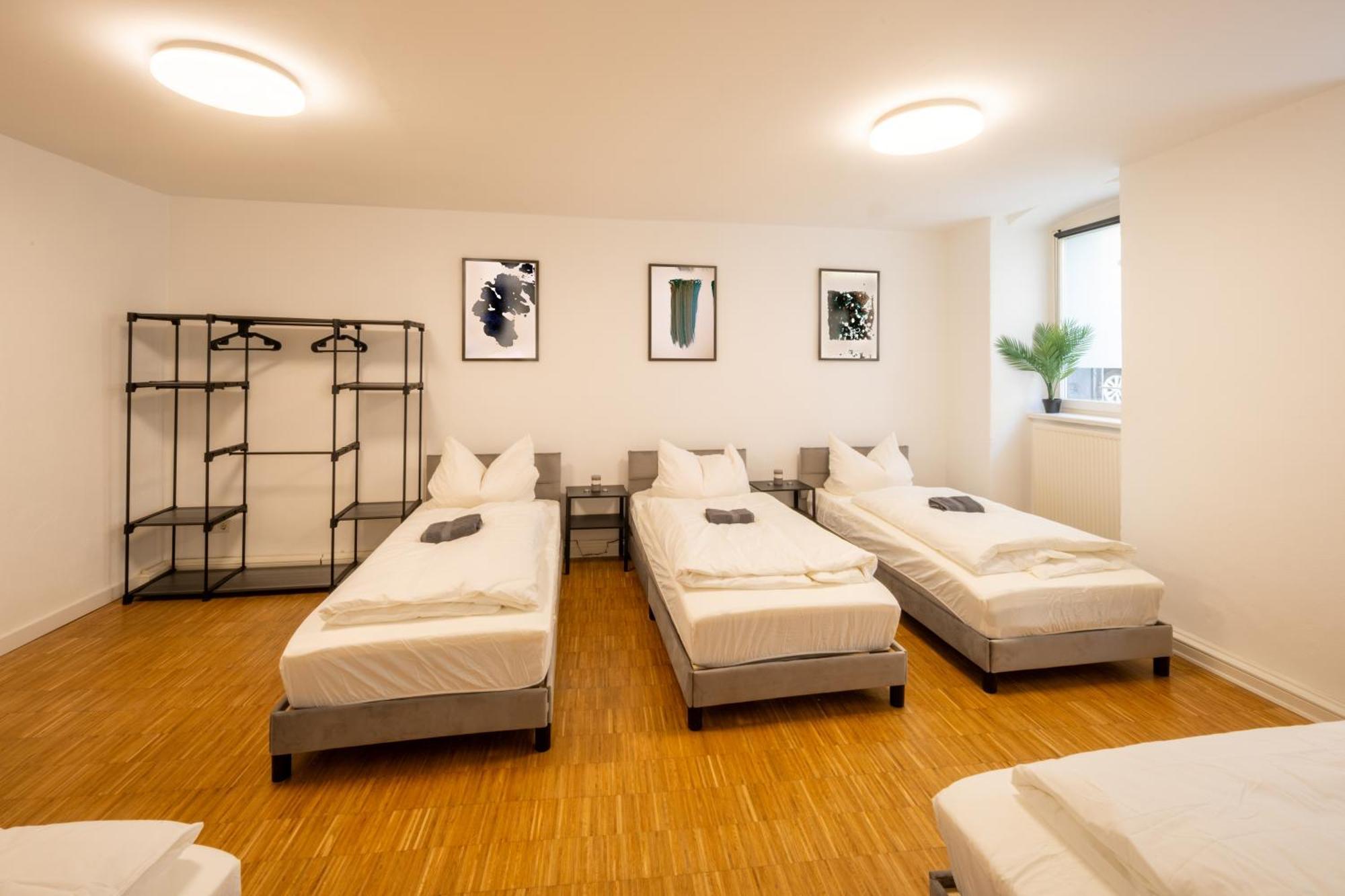 100qm2, Superior Suite, 7 Beds, Rain Shower Apartment *