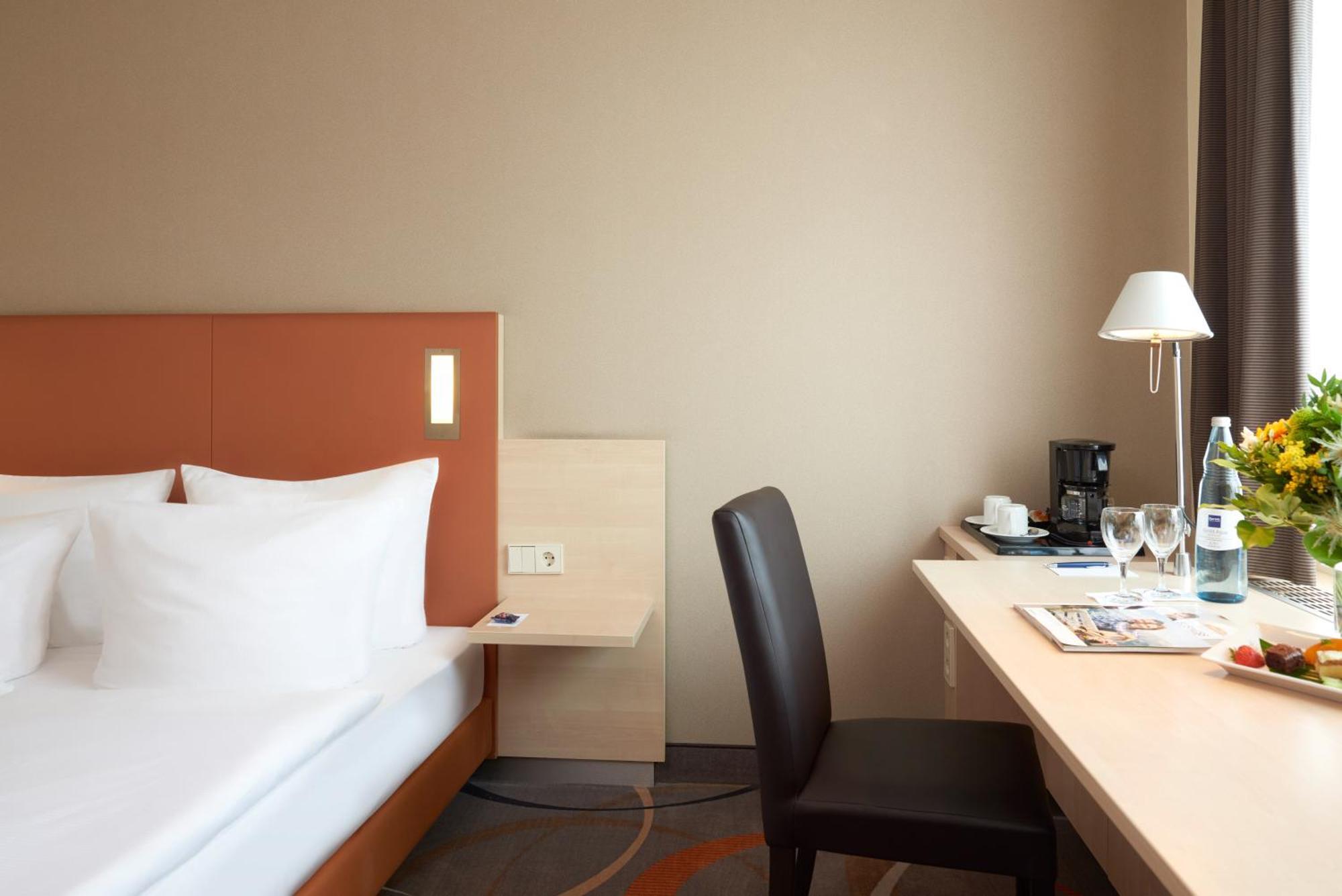 Hotel Essential By Dorint Berlin-adlershof 3*