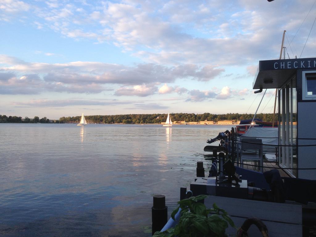 Cosy Houseboat Wannsee Botel Berlin