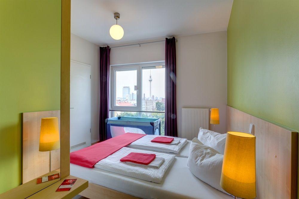 Meininger Alexanderplatz Hotell 3*