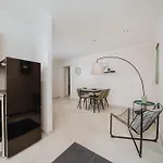 Homely Berlin - Huge Terrace, Modern, Quiet, Near Kudamm