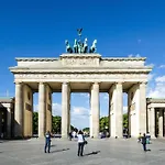 Homely Berlin - Historic Building, 3 Bedrooms, Mauerpark, Family & Business