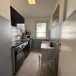 M M Central Vintage Family, Handwerker und Monteure Apartments