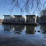 Tiny Houseboat Wannsee