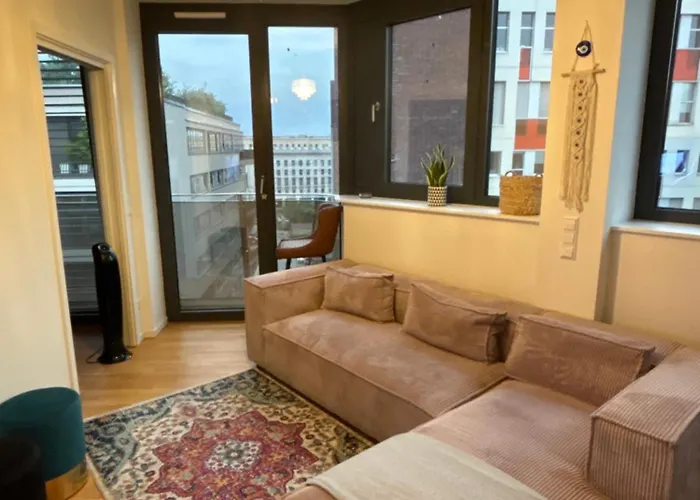 Check Point Charlie Luxury Apartment With Balcony
