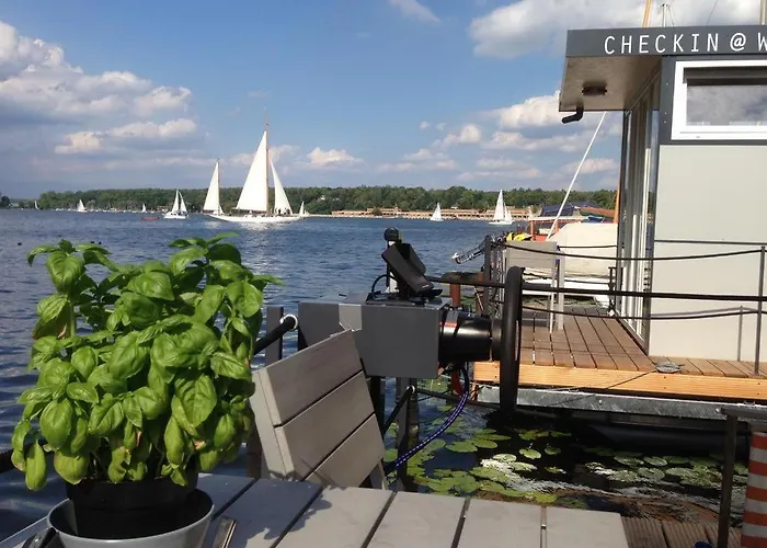 Tiny Houseboat Wannsee