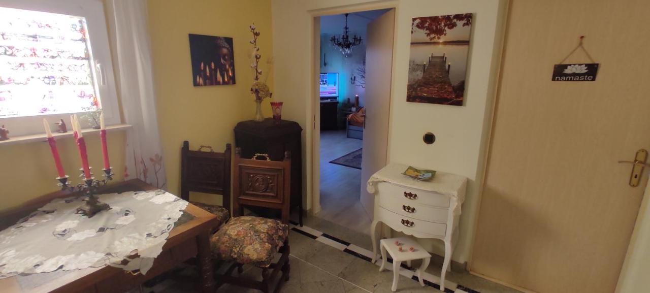 Weltoffenes Privates Gaestezimmer Bei Lgbtq Freundlichen Gastgeber Der Mit In Der Lebt Homestay *