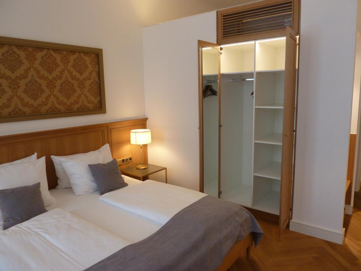 Hotell Lindenufer 3*