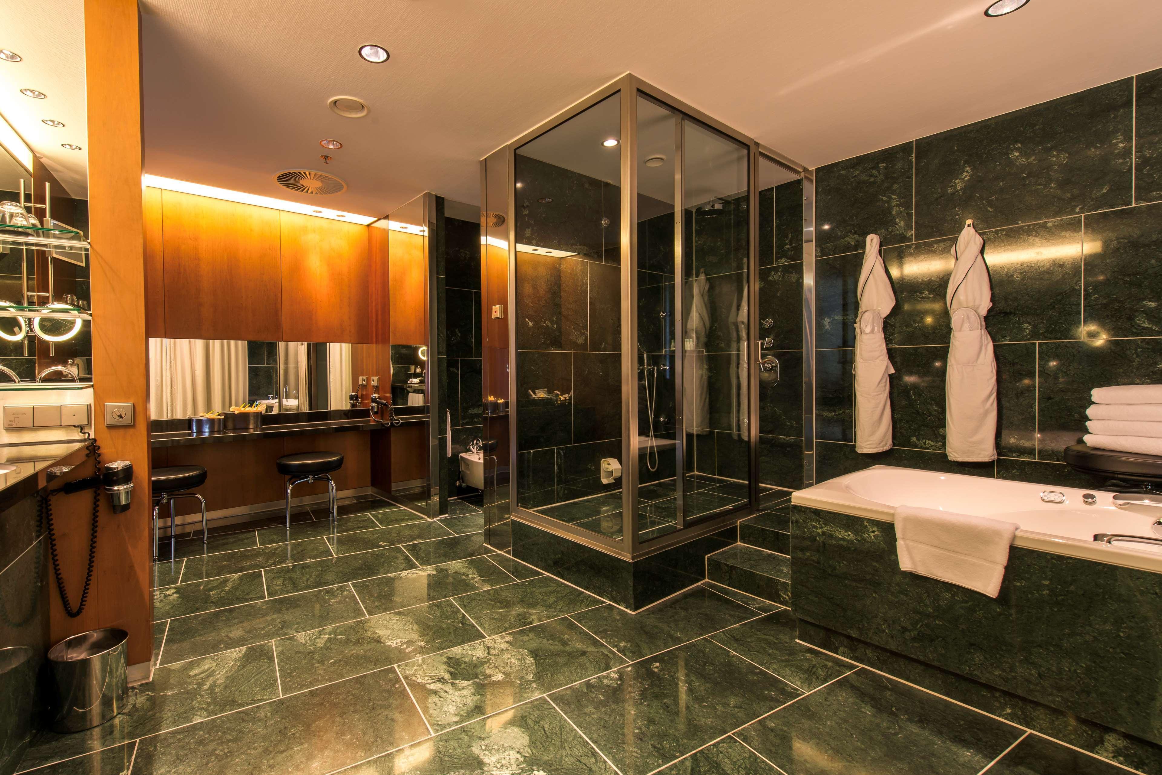 Grand Hyatt Hotel 5*