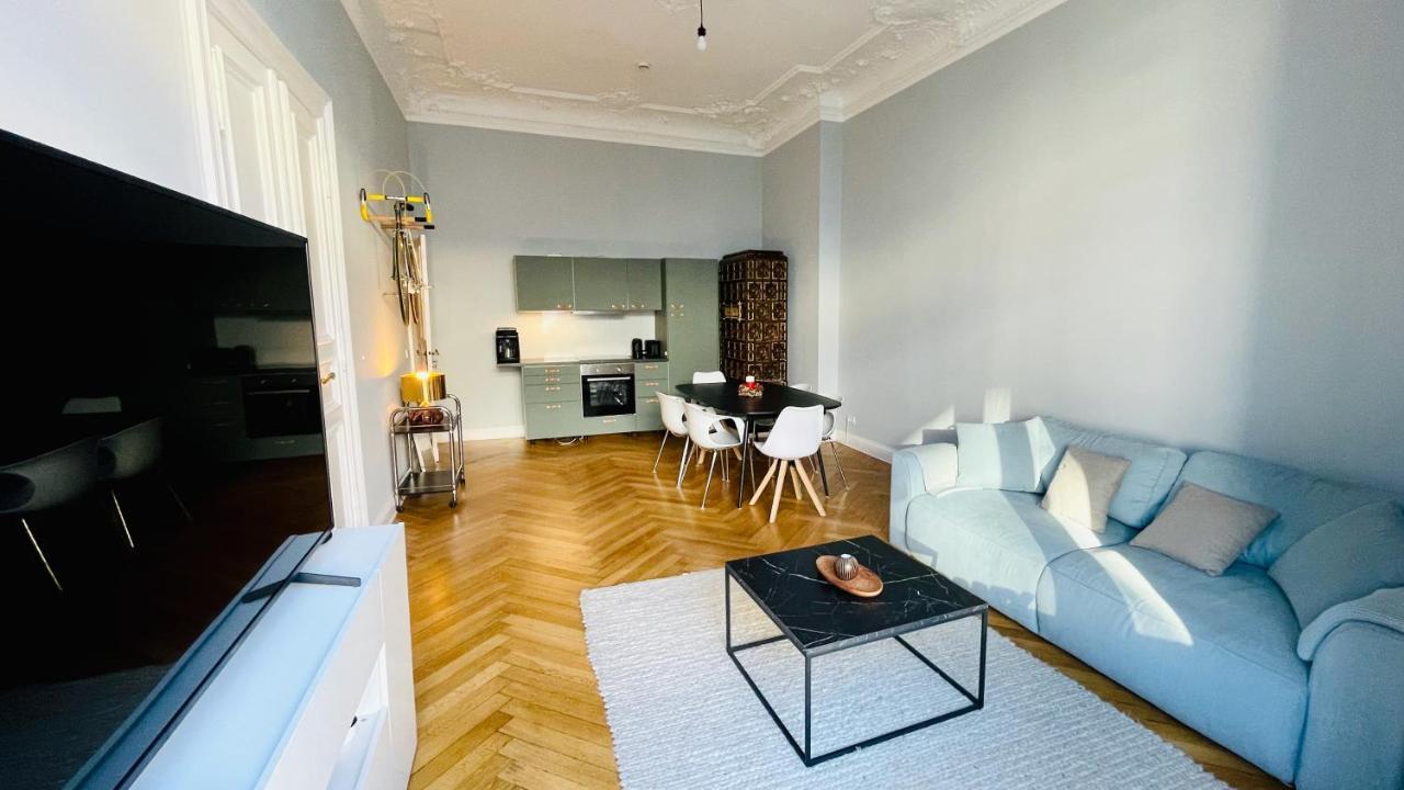 Stylish Design Very Close To Kurfurstendamm At Savignyplatz Apartment *