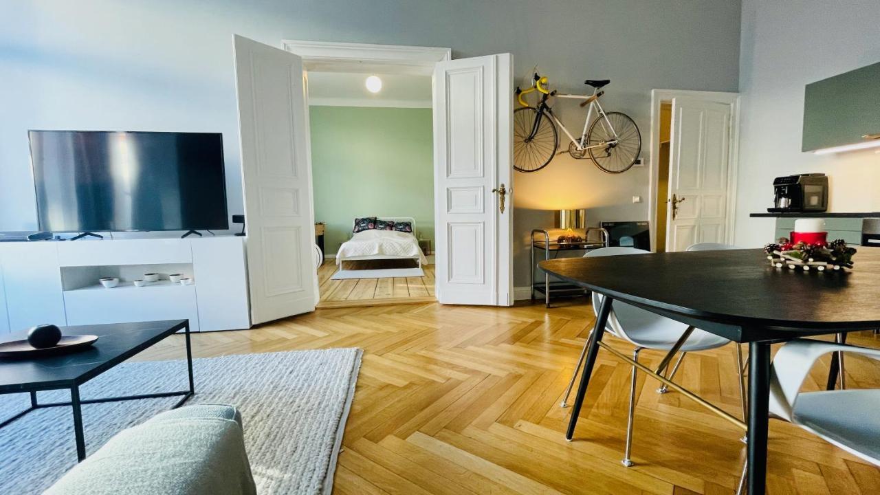 Apartment Stylish Design Very Close To Kurfurstendamm At Savignyplatz *