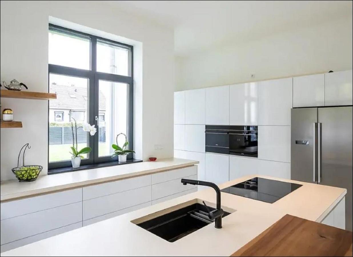 Traum-villa In Heiligensee Mit Innenpool Und Kamin