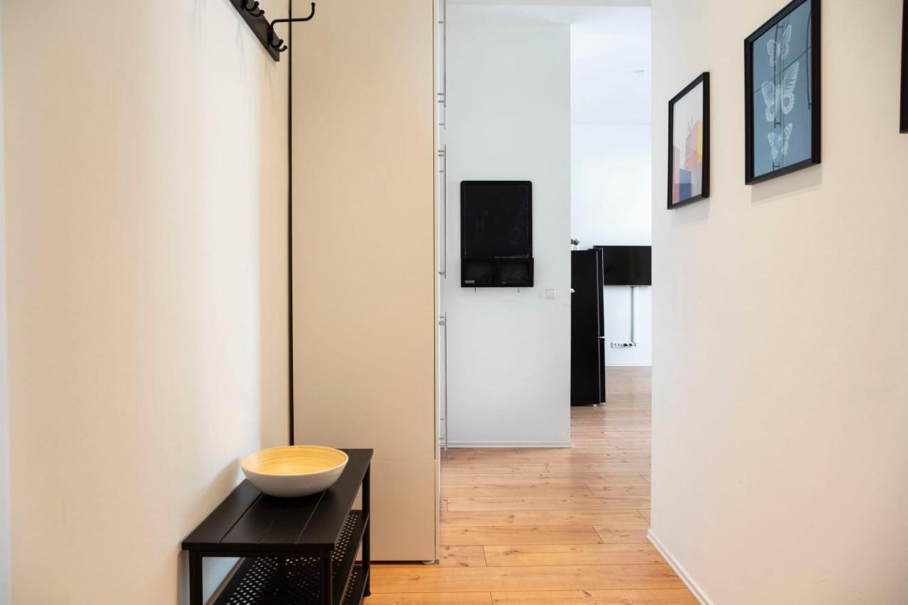 Modern 4 Bedroom In - Charlottenburg Apartment