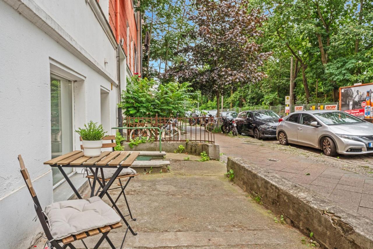 2 Apartments, 4 Betten, Vollmoebliert,zentrale Lage Am S-bahnhof Lägenhet *