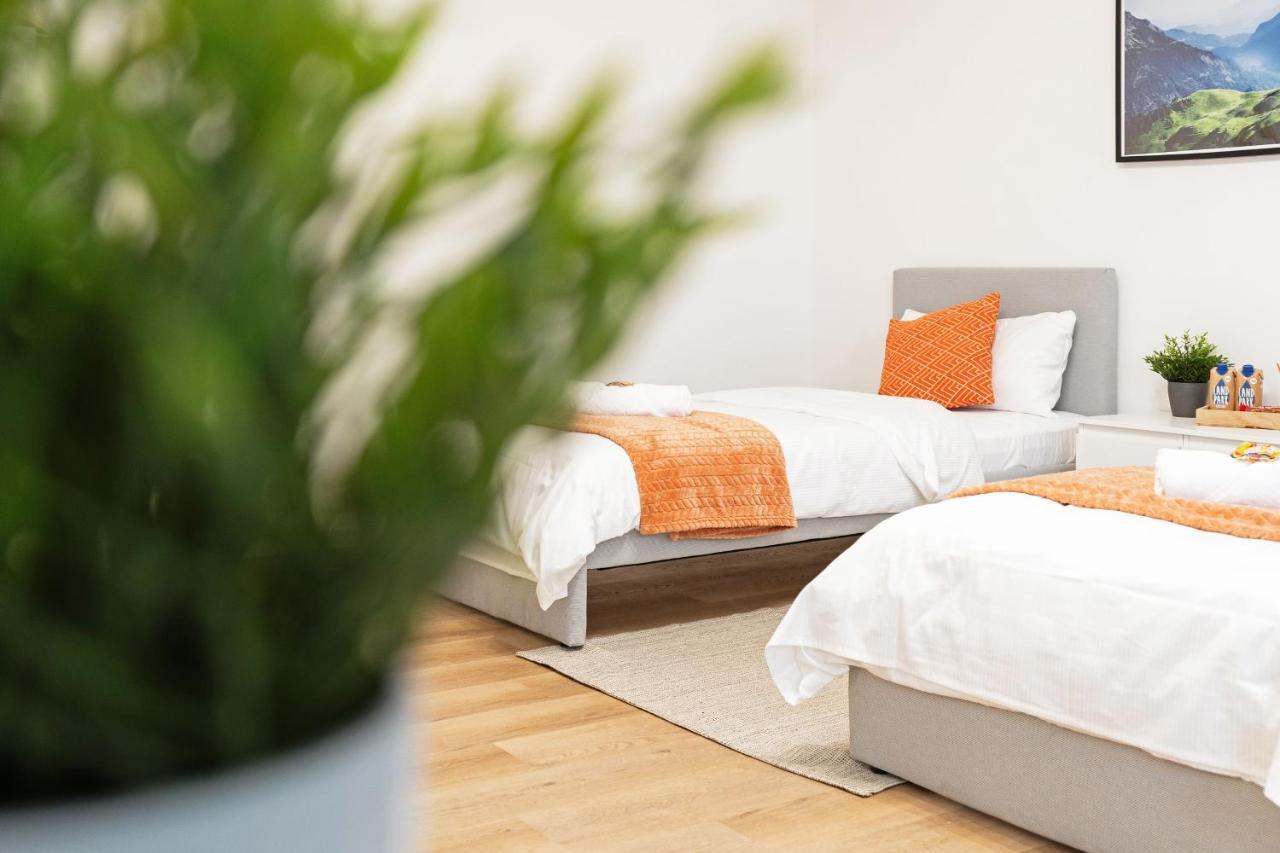 Lägenhet 2 Apartments, 4 Betten, Vollmoebliert,zentrale Lage Am S-bahnhof *