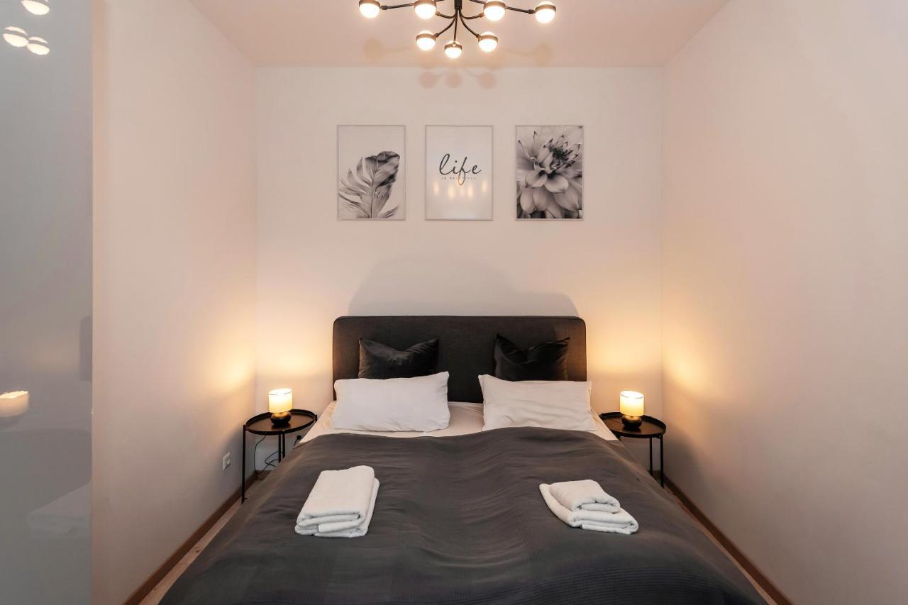 Schoenes Serviced In Apartment