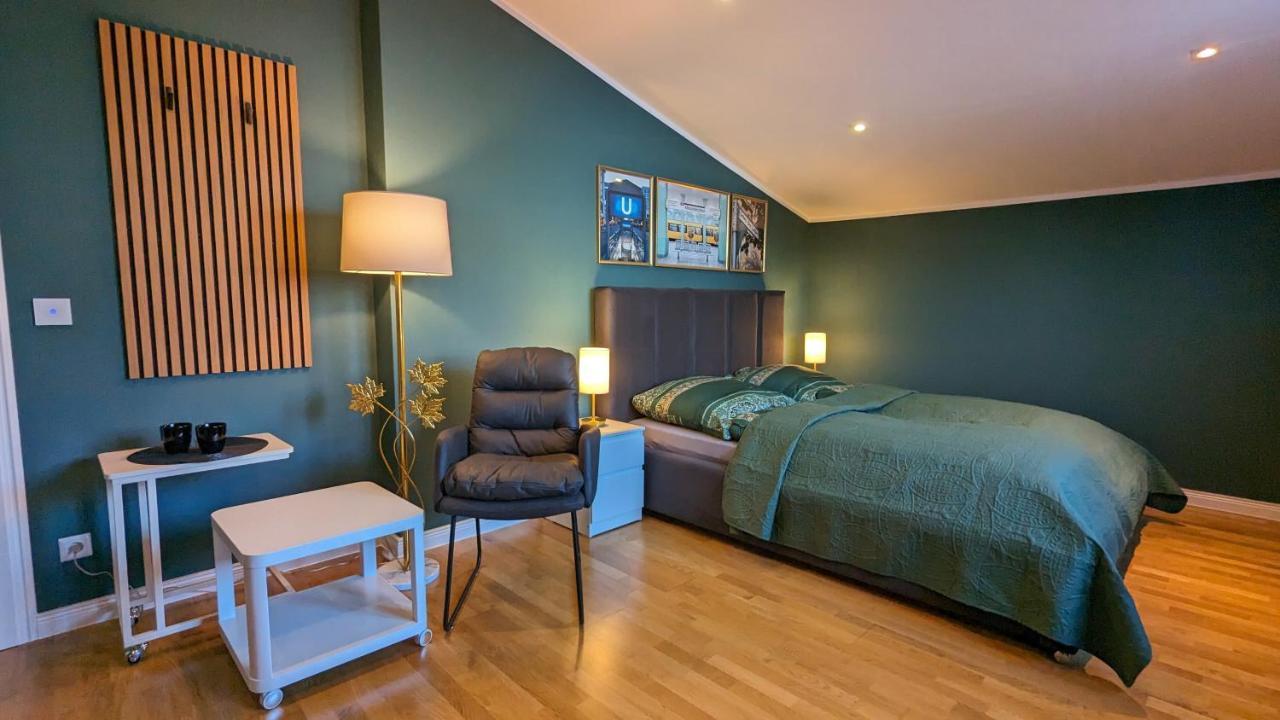 Homestay 3 Rooms - Zimmervermietung Naehe Flughafen Ber - Gratis Wlan, Parken & Netflix Berlin