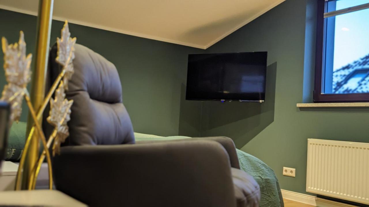 Homestay 3 Rooms - Zimmervermietung Naehe Flughafen Ber - Gratis Wlan, Parken & Netflix