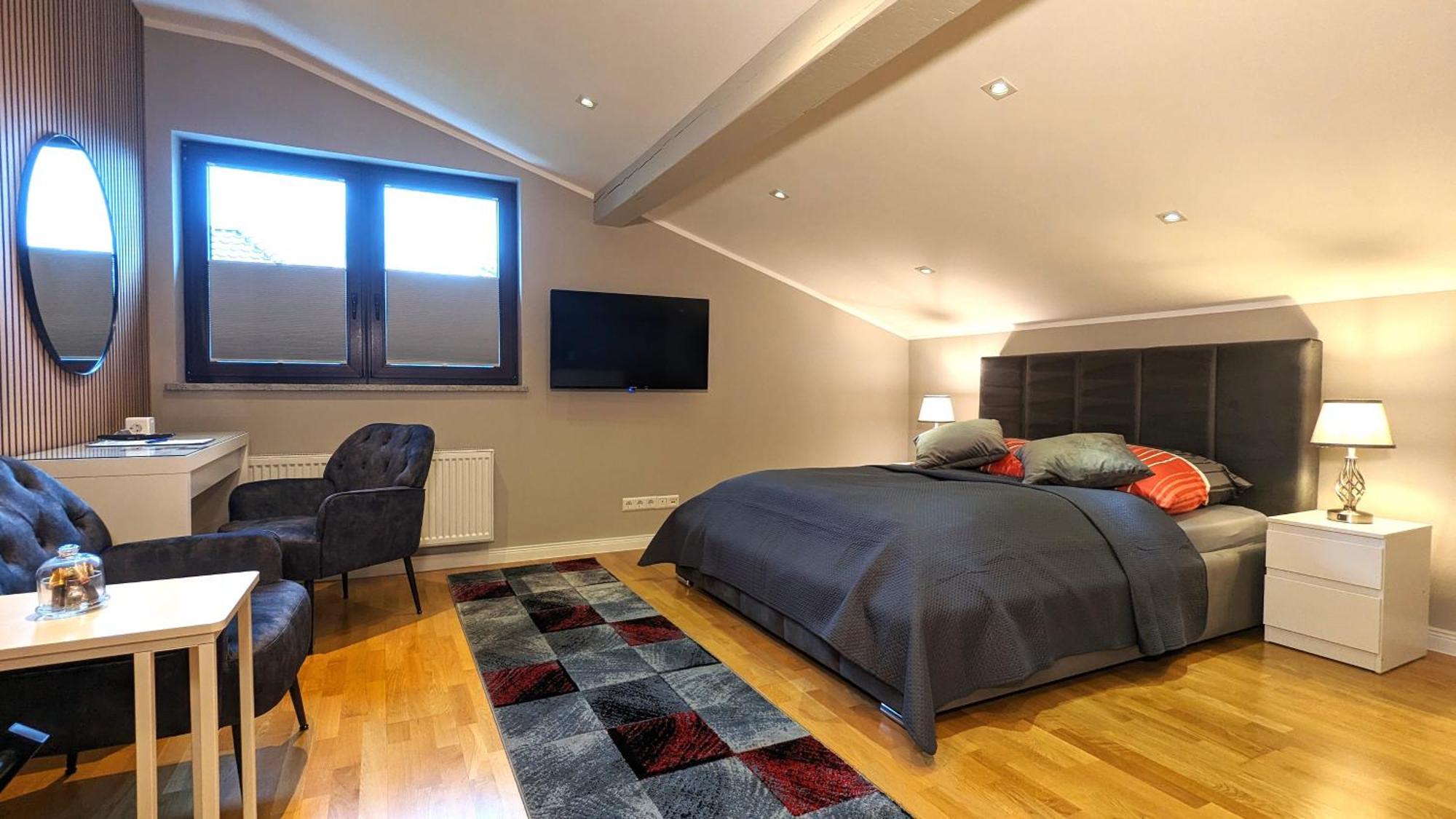 Homestay 3 Rooms - Zimmervermietung Naehe Flughafen Ber - Gratis Wlan, Parken & Netflix