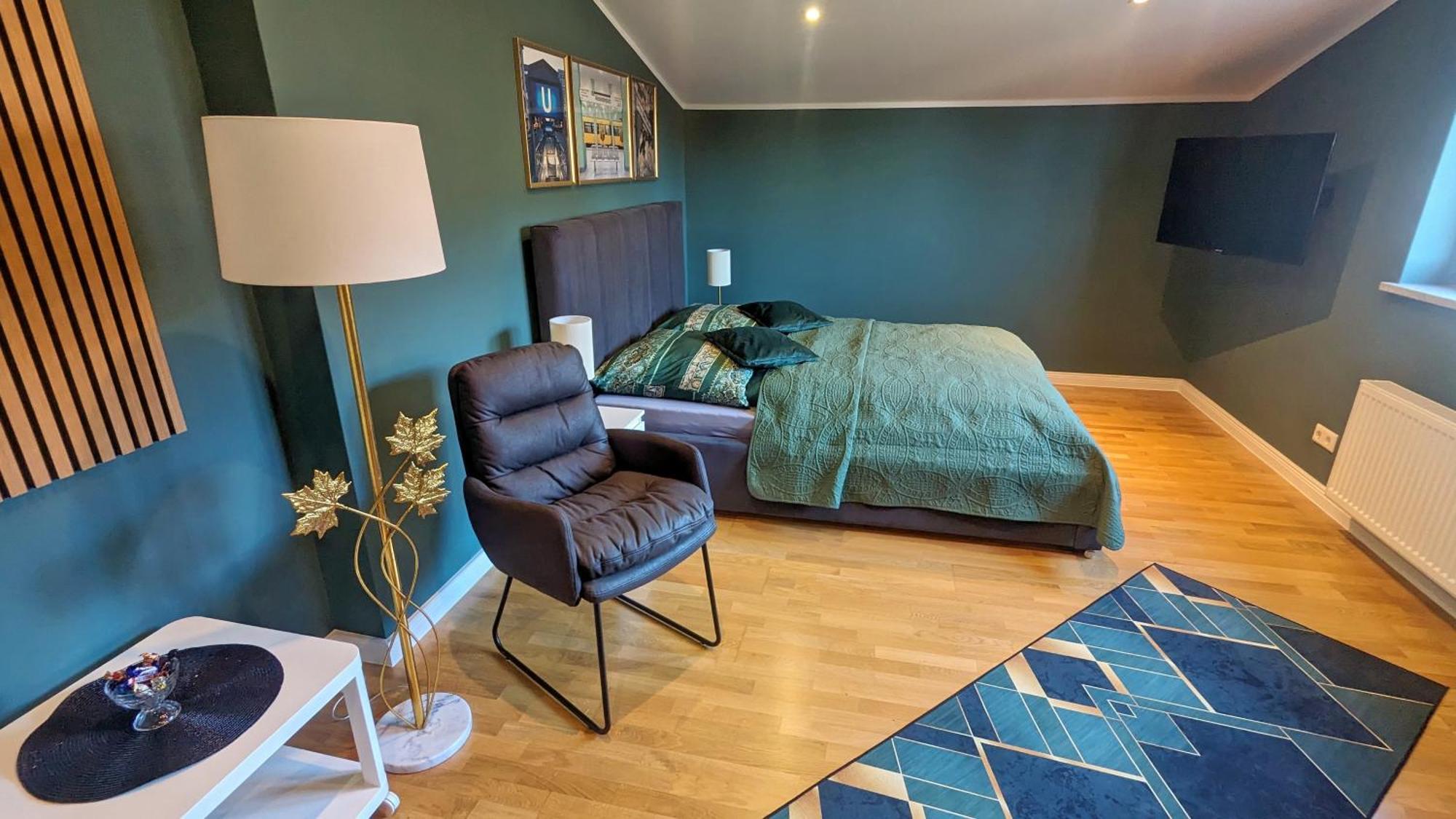 Homestay 3 Rooms - Zimmervermietung Naehe Flughafen Ber - Gratis Wlan, Parken & Netflix *