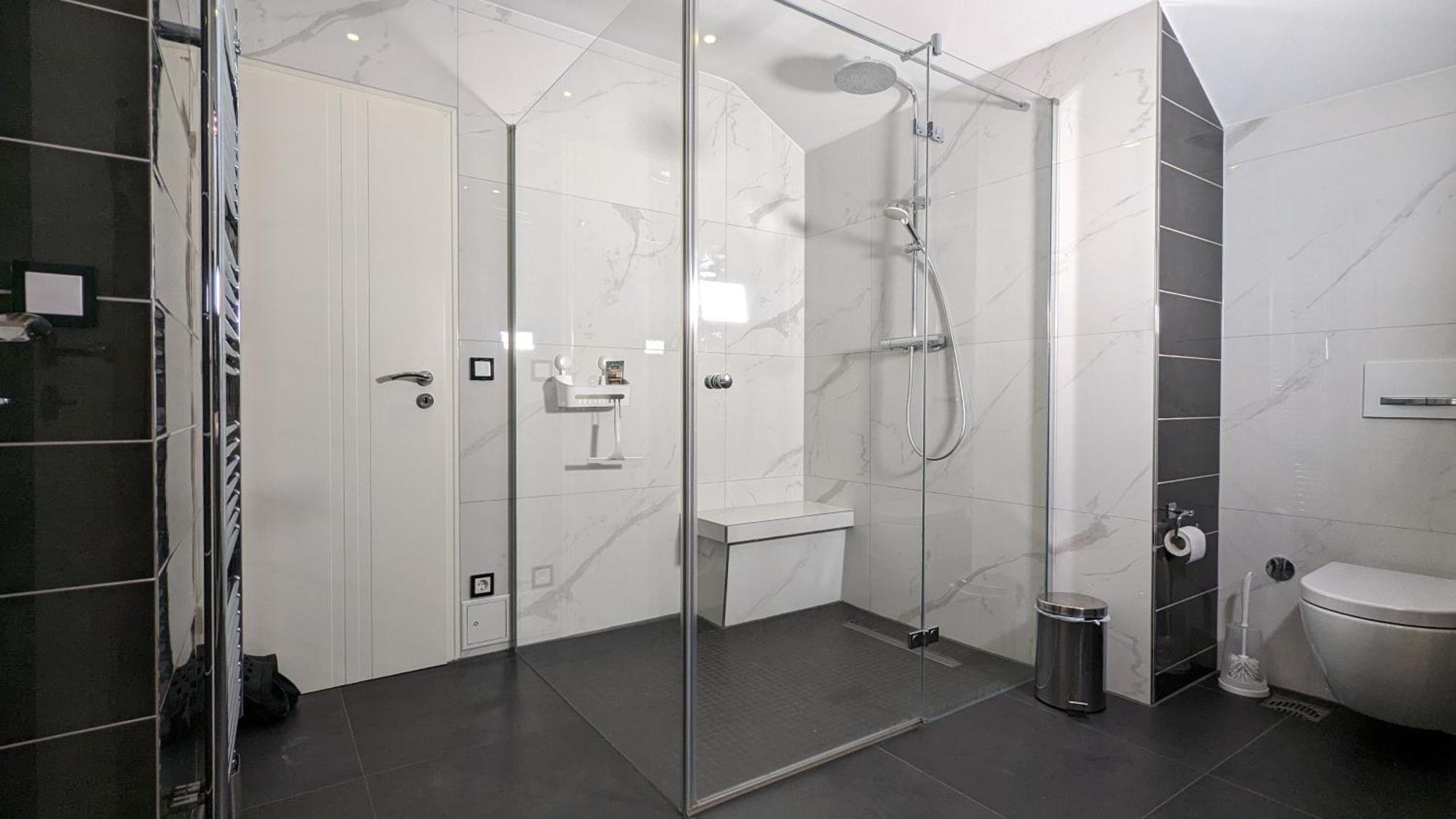 3 Rooms - Zimmervermietung Naehe Flughafen Ber - Gratis Wlan, Parken & Netflix Berlin