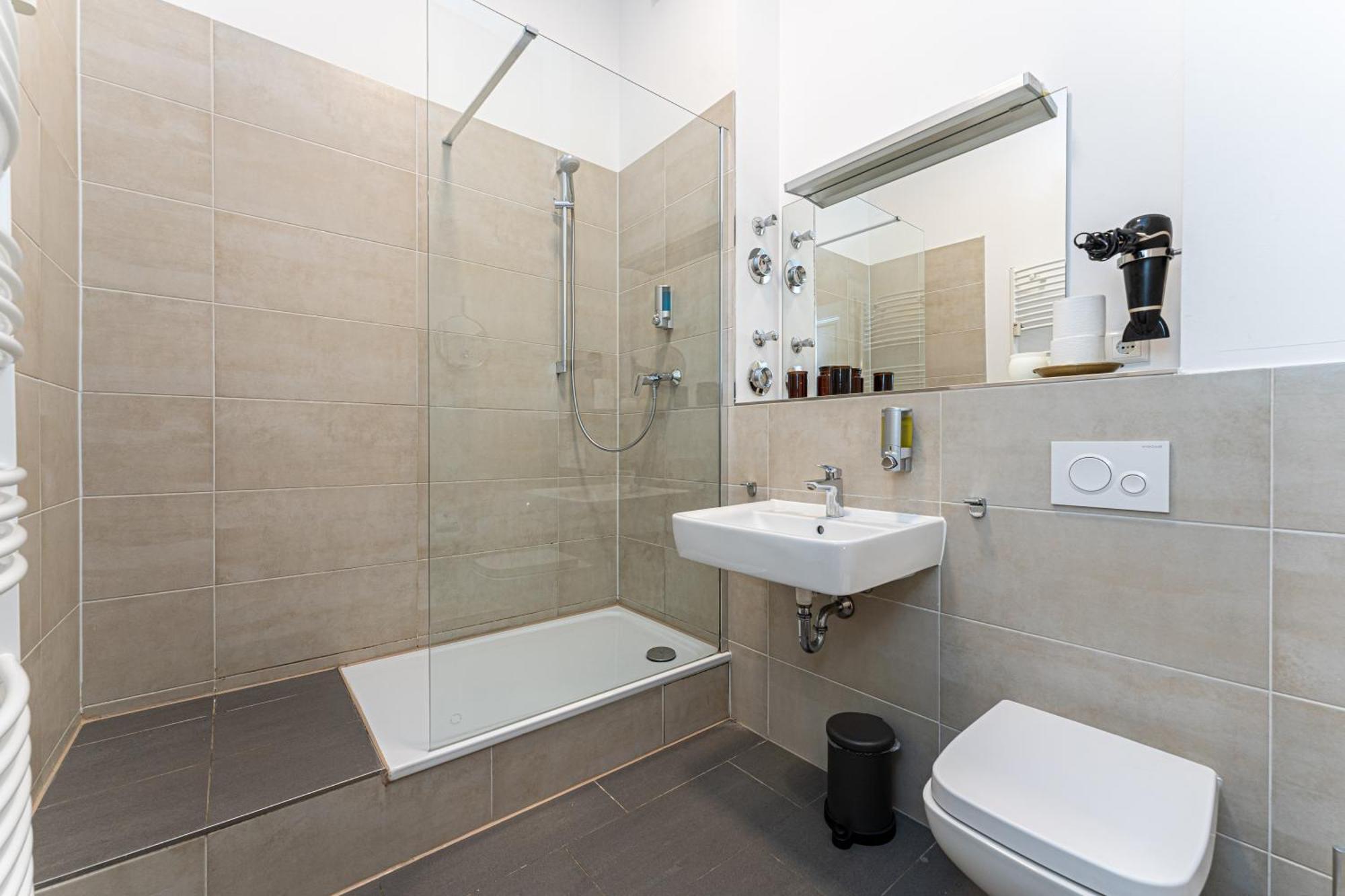 Apartment Flair Zentral Und Ruhig Für Familien Und Geschäftsreisende - Von Rueden Gmbh Berlin