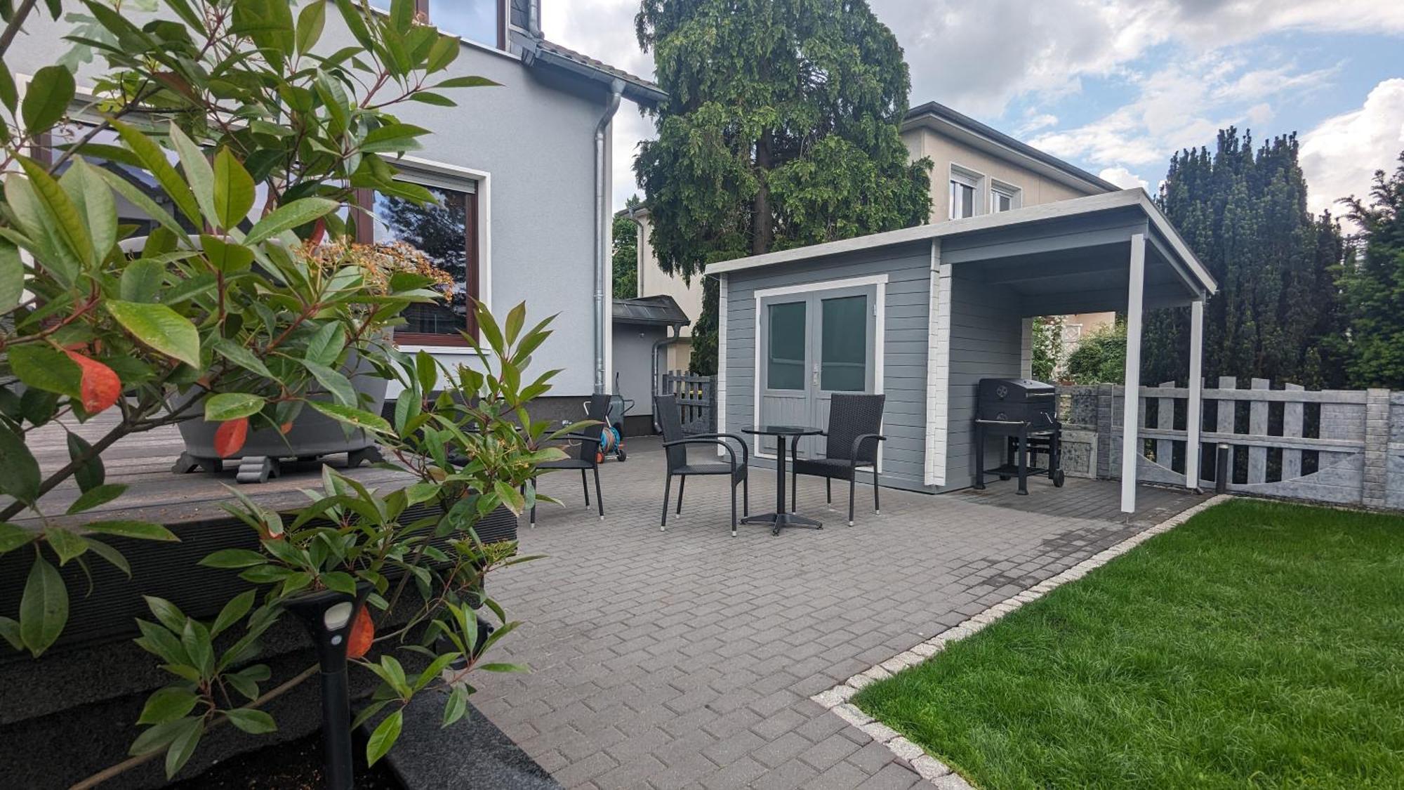 Homestay 3 Rooms - Zimmervermietung Naehe Flughafen Ber - Gratis Wlan, Parken & Netflix *