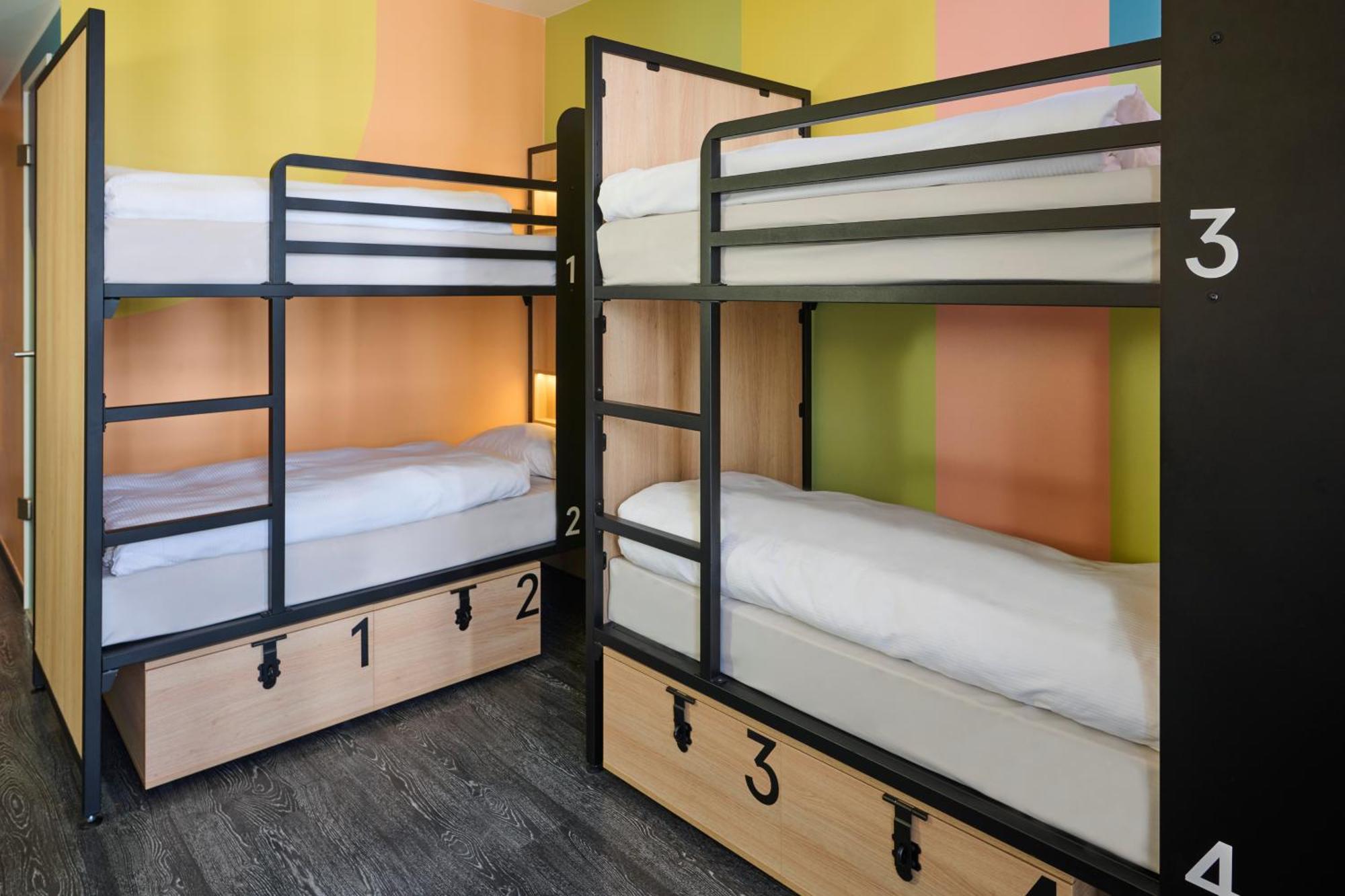 Hostel One80° *