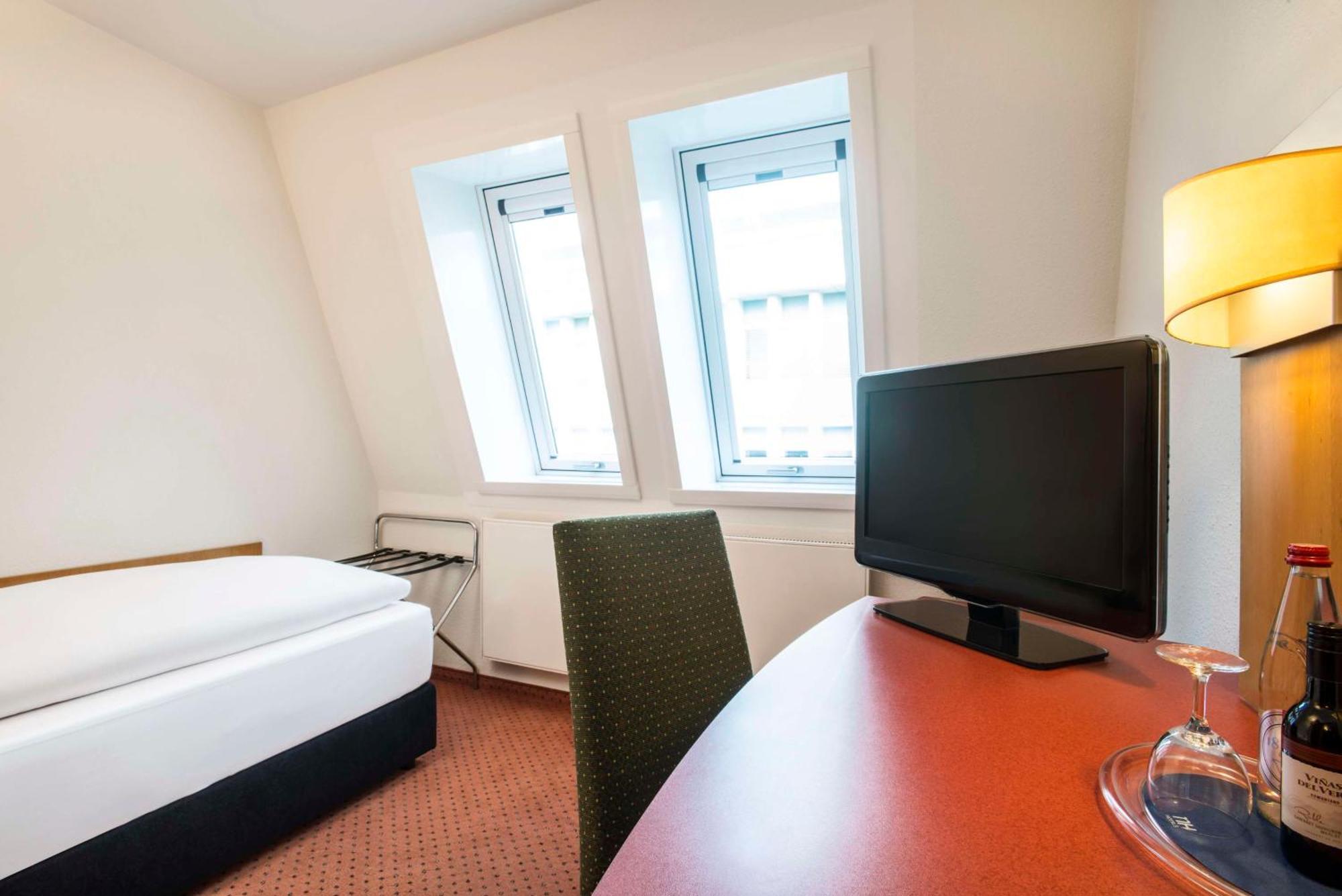 Nh Ost Hotel