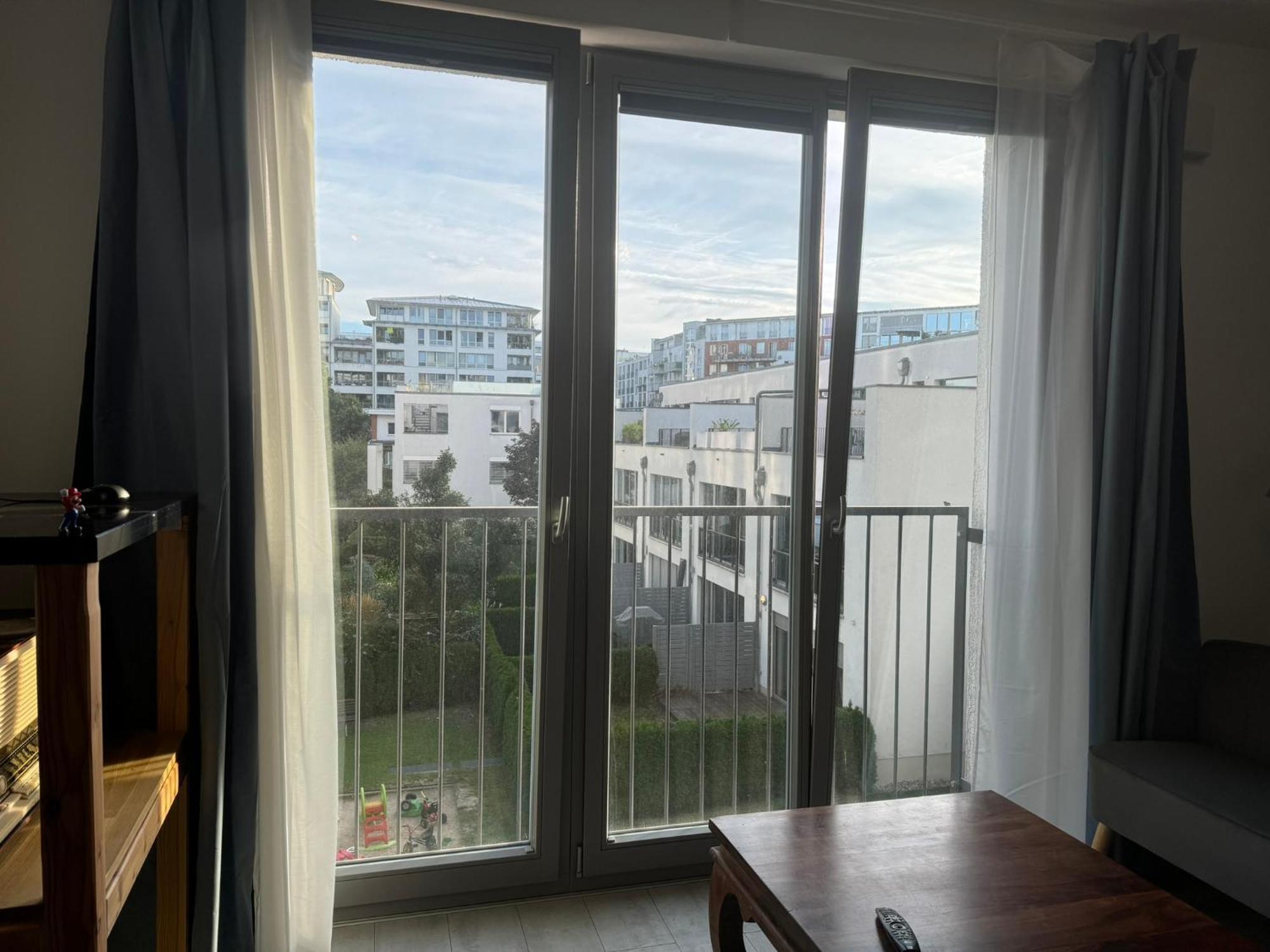 Séjour chez l'habitant Luxus In Mitte Mit Laptop, Grossem Tv, Neuem Bett Und Privatem Badezimmer Berlin