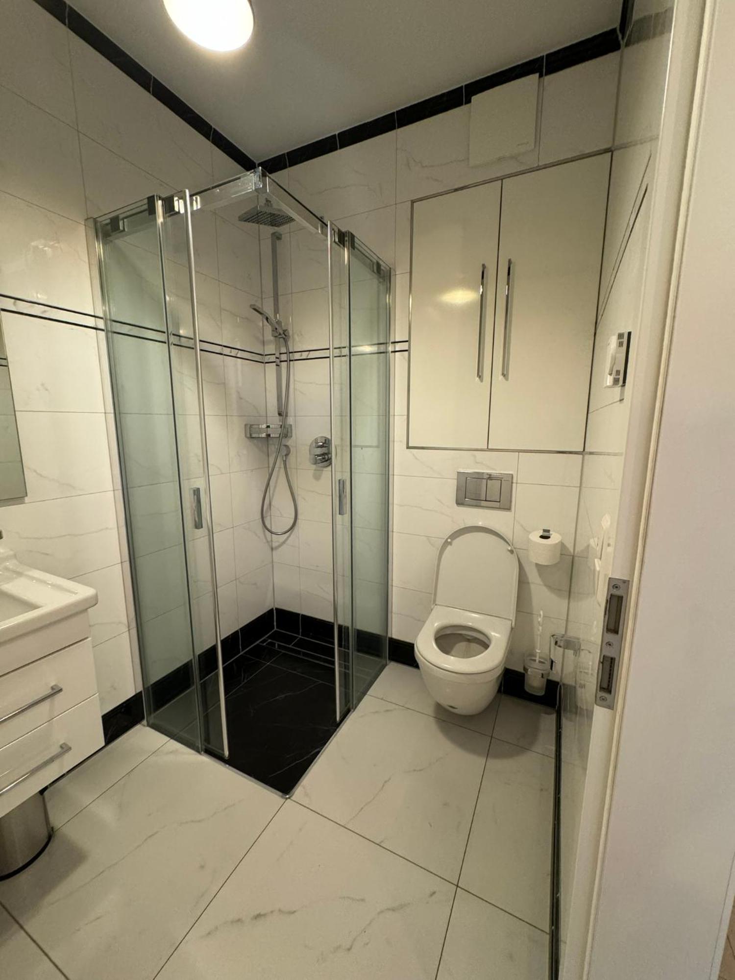 Séjour chez l'habitant Luxus In Mitte Mit Laptop, Grossem Tv, Neuem Bett Und Privatem Badezimmer Berlin