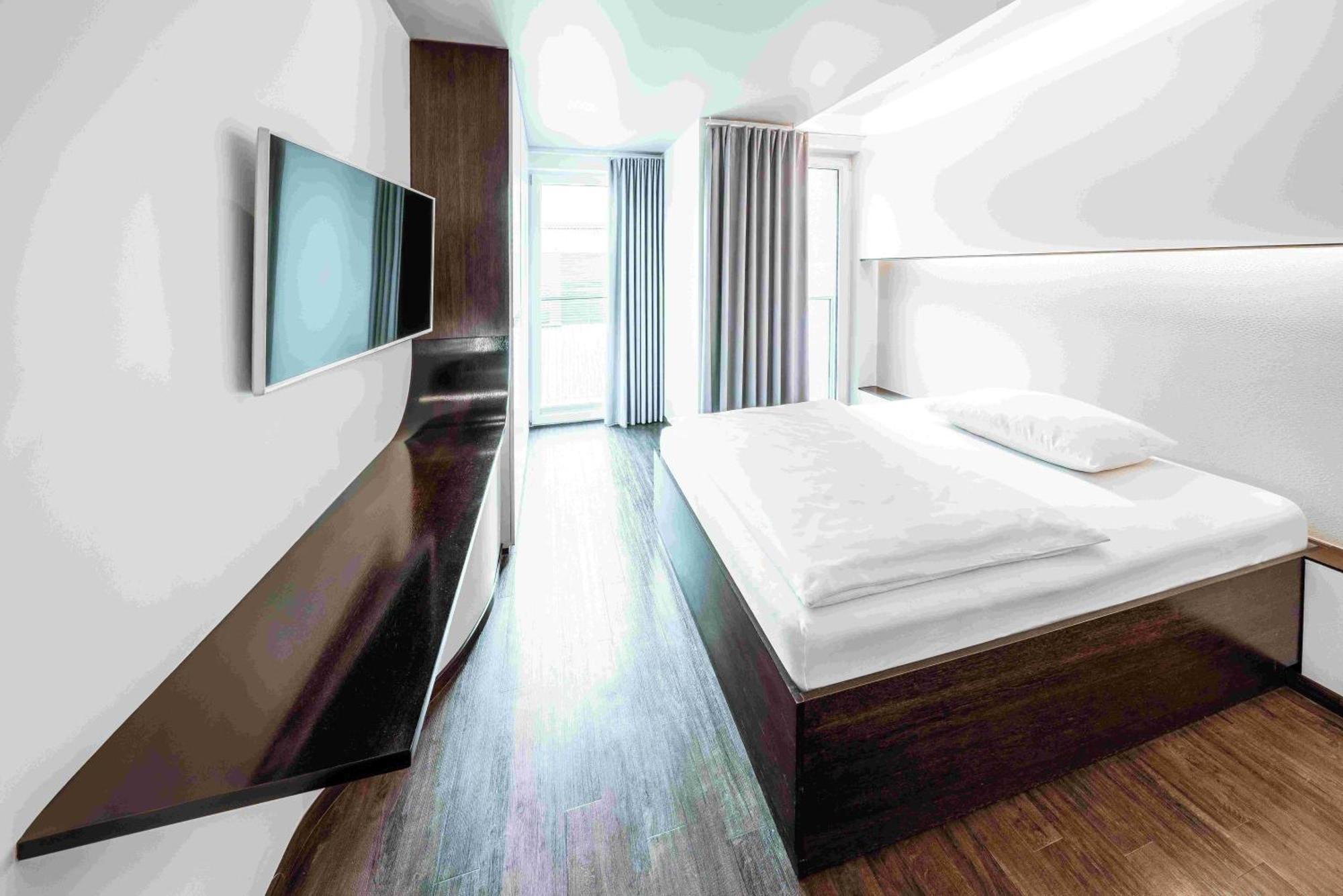 Q! Hotell 4*