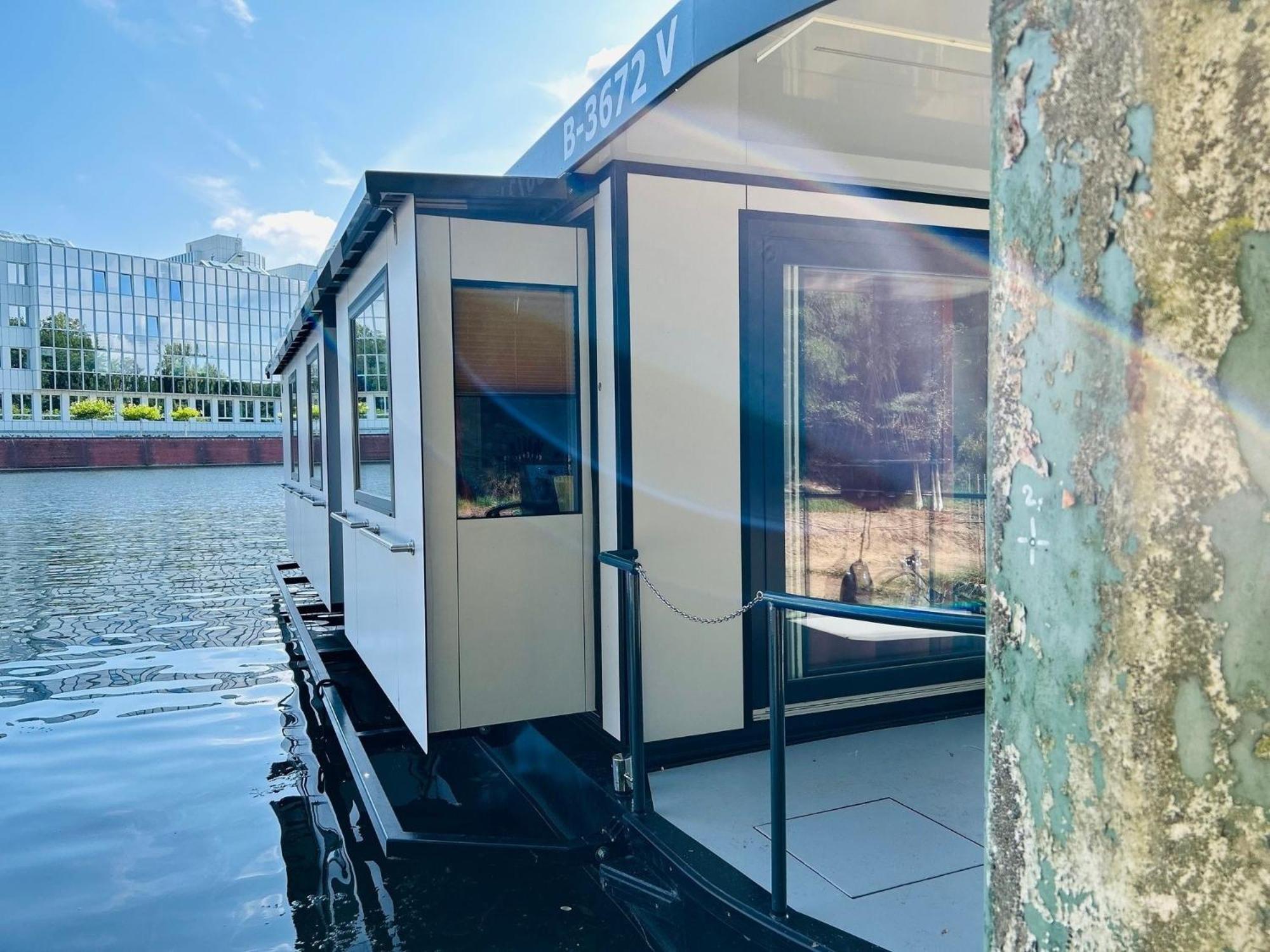 Hausboot Tegel * Berlin