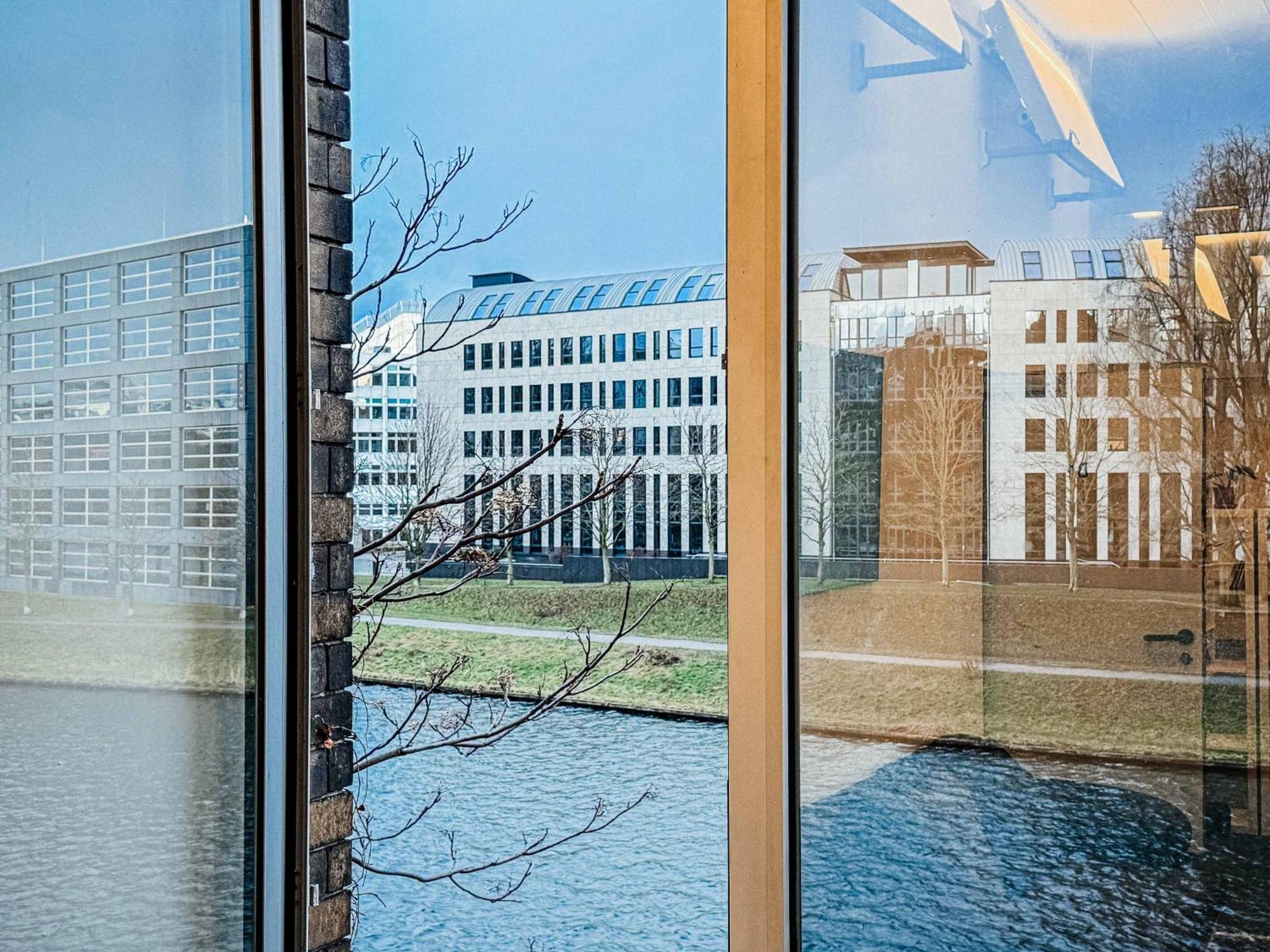 200 Qm Loft Am Fluss Fuer Freunde Und Familien ! Appartement *