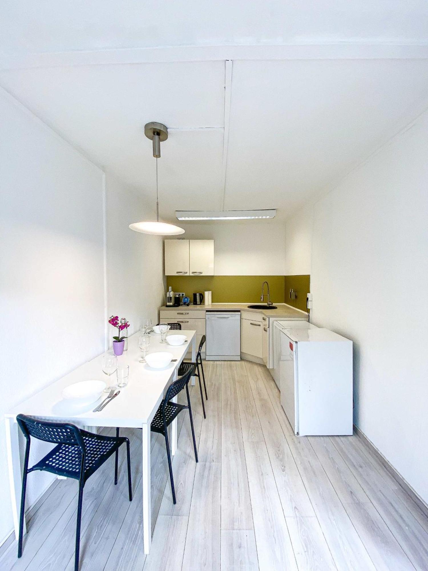 Top-wohnung Fuer Gruppen 15 Min Zum Alex Parken Appartement