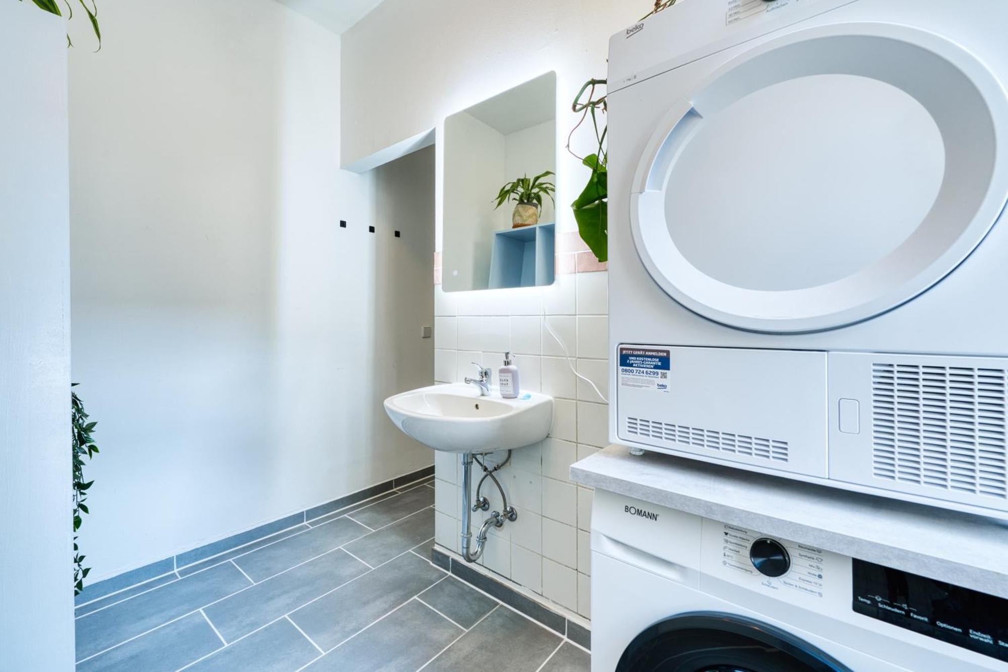 Apartment Mitten Im Kreuzberger Kiezleben - Geraeumig & - 3 Sz Auf 140qm *