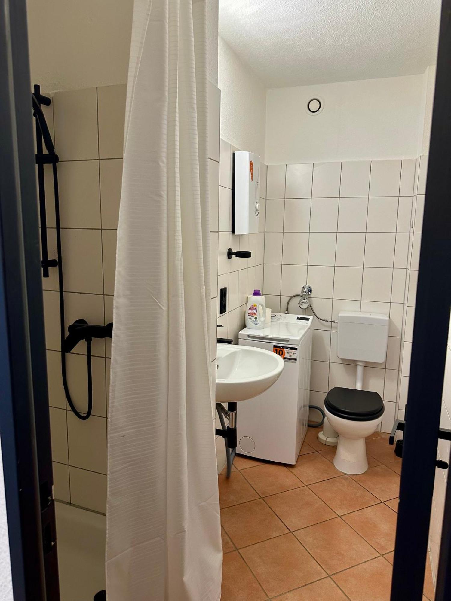 Hevals Budget & Beyond * Berlin