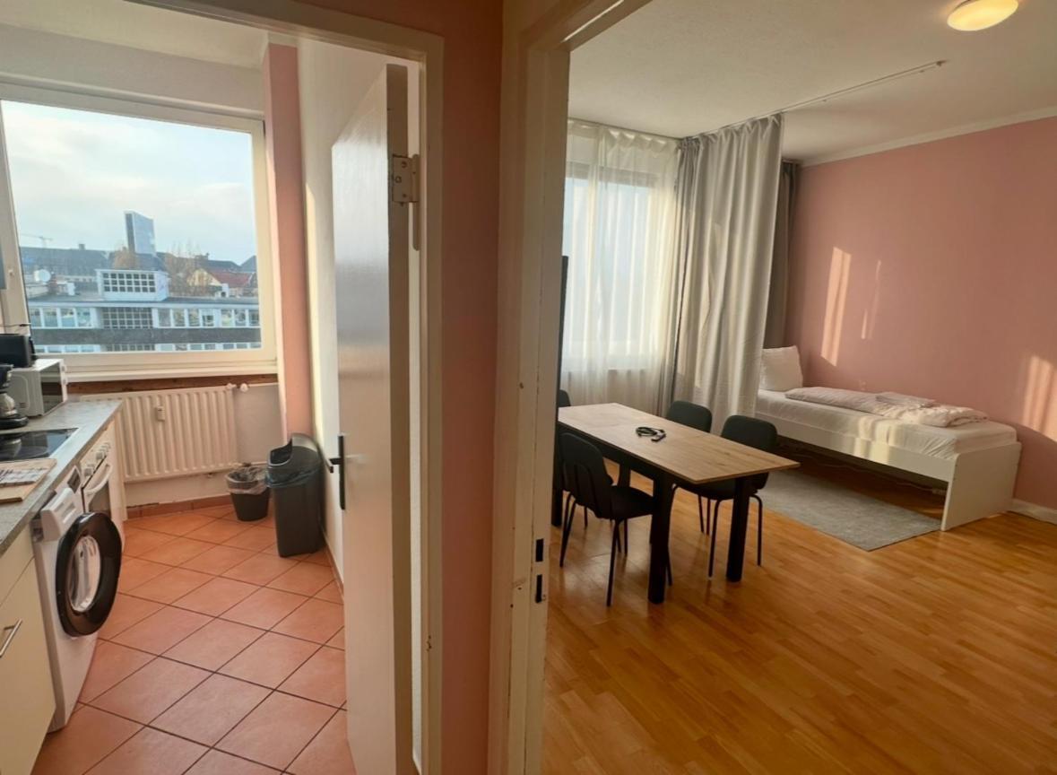 Hevals Budget & Beyond * Berlin