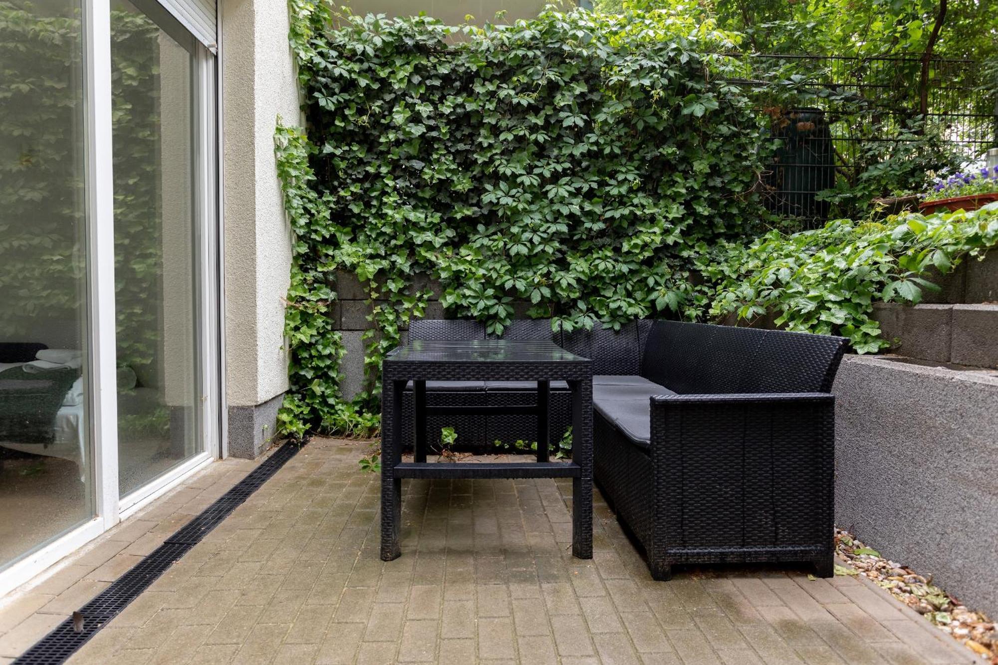 Global Living - Design I I Beamer I Kitchen I Terrace I Berlin