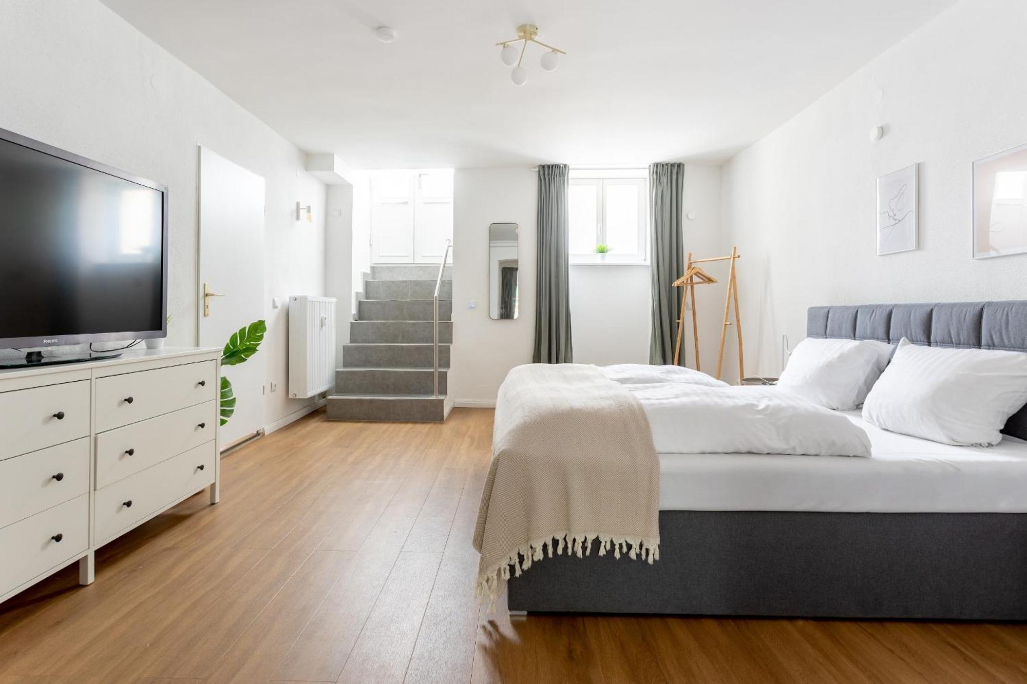 Global Living - Design I I Beamer I Kitchen I Terrace I Appartement Berlin
