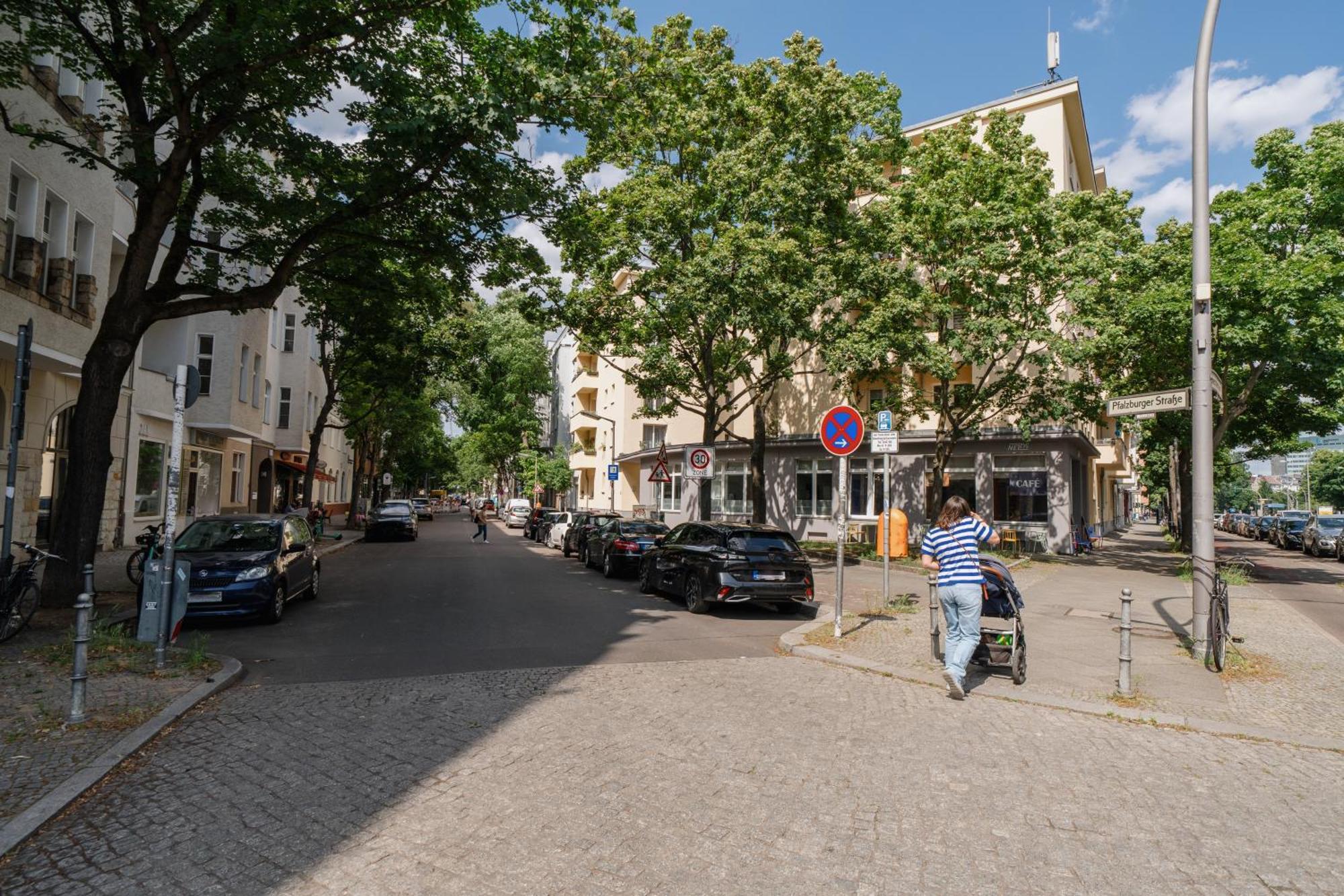 Homely - Huge Terrace, Modern, Quiet, Near Kudamm Apartment