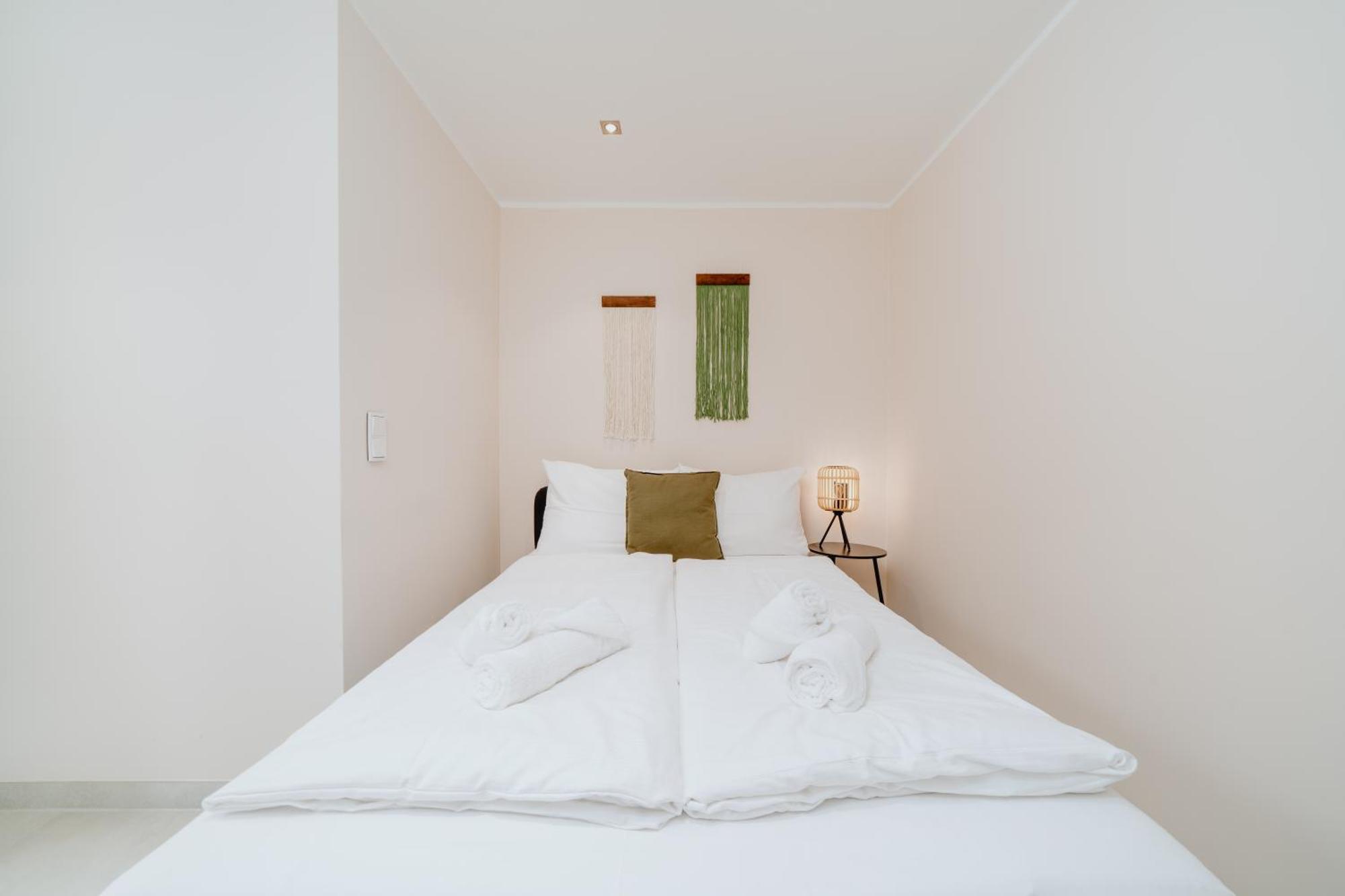 Homely - Huge Terrace, Modern, Quiet, Near Kudamm