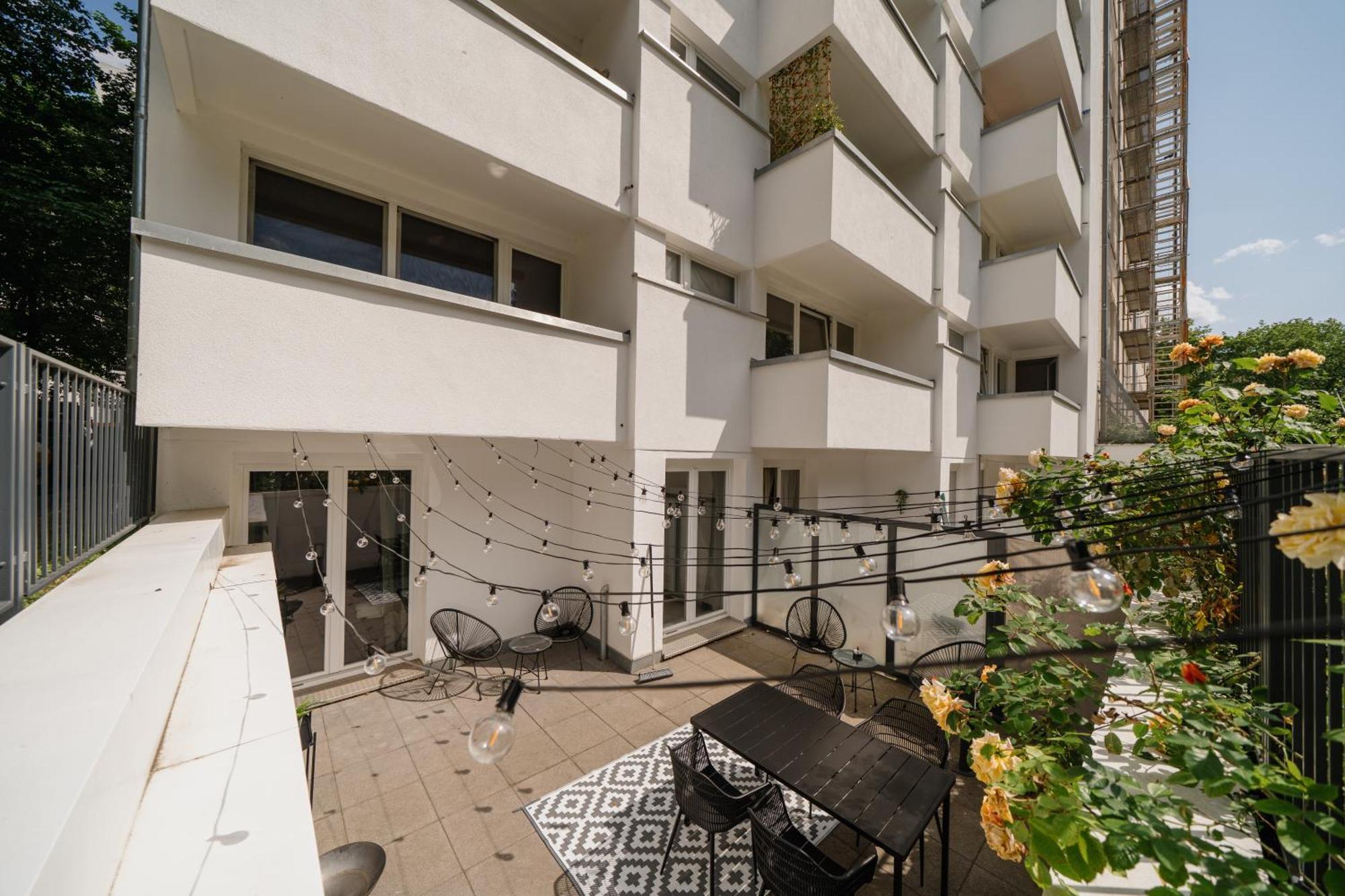 Homely - Huge Terrace, Modern, Quiet, Near Kudamm * Berlin