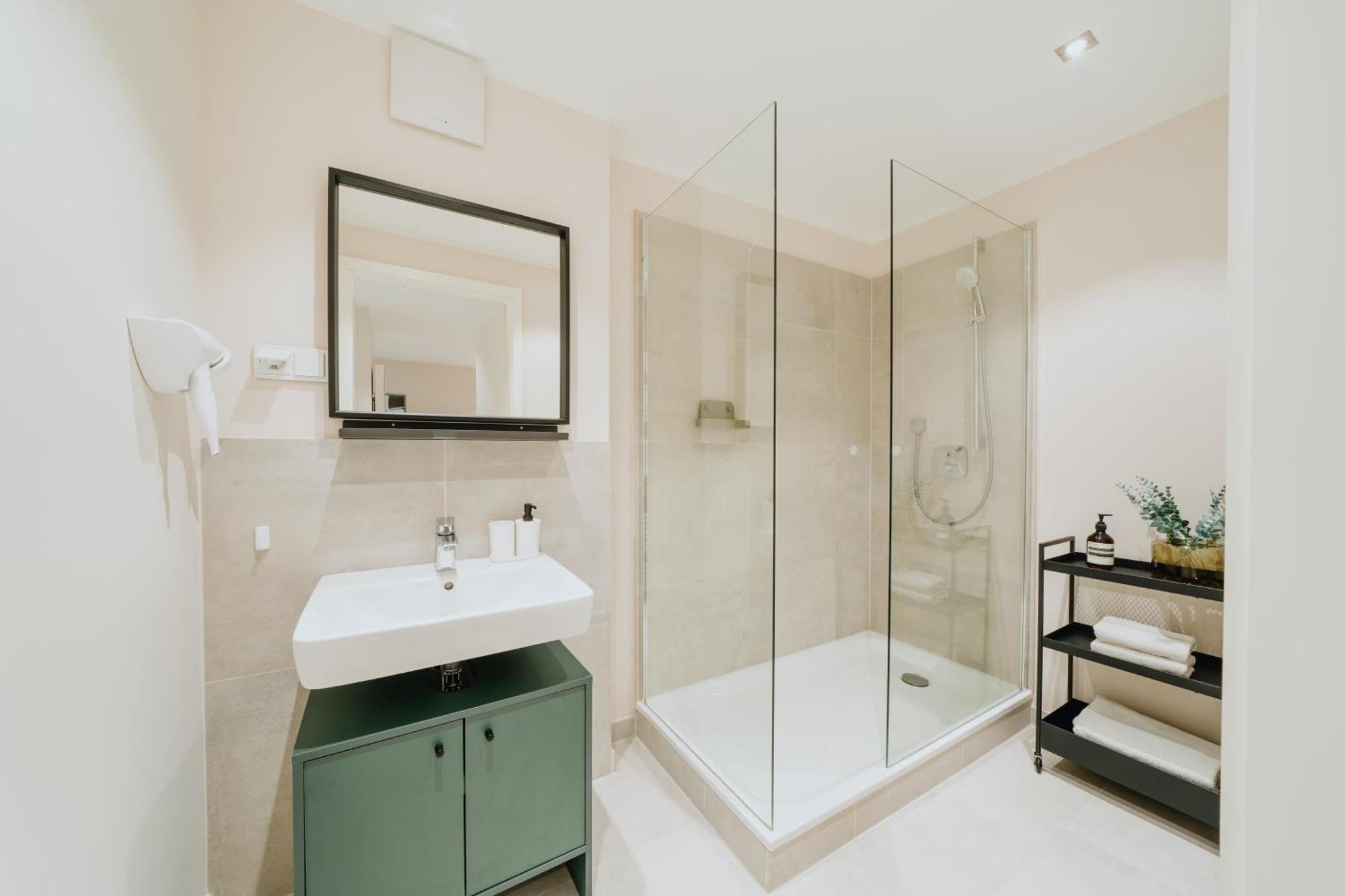 Homely - Huge Terrace, Modern, Quiet, Near Kudamm * Berlin